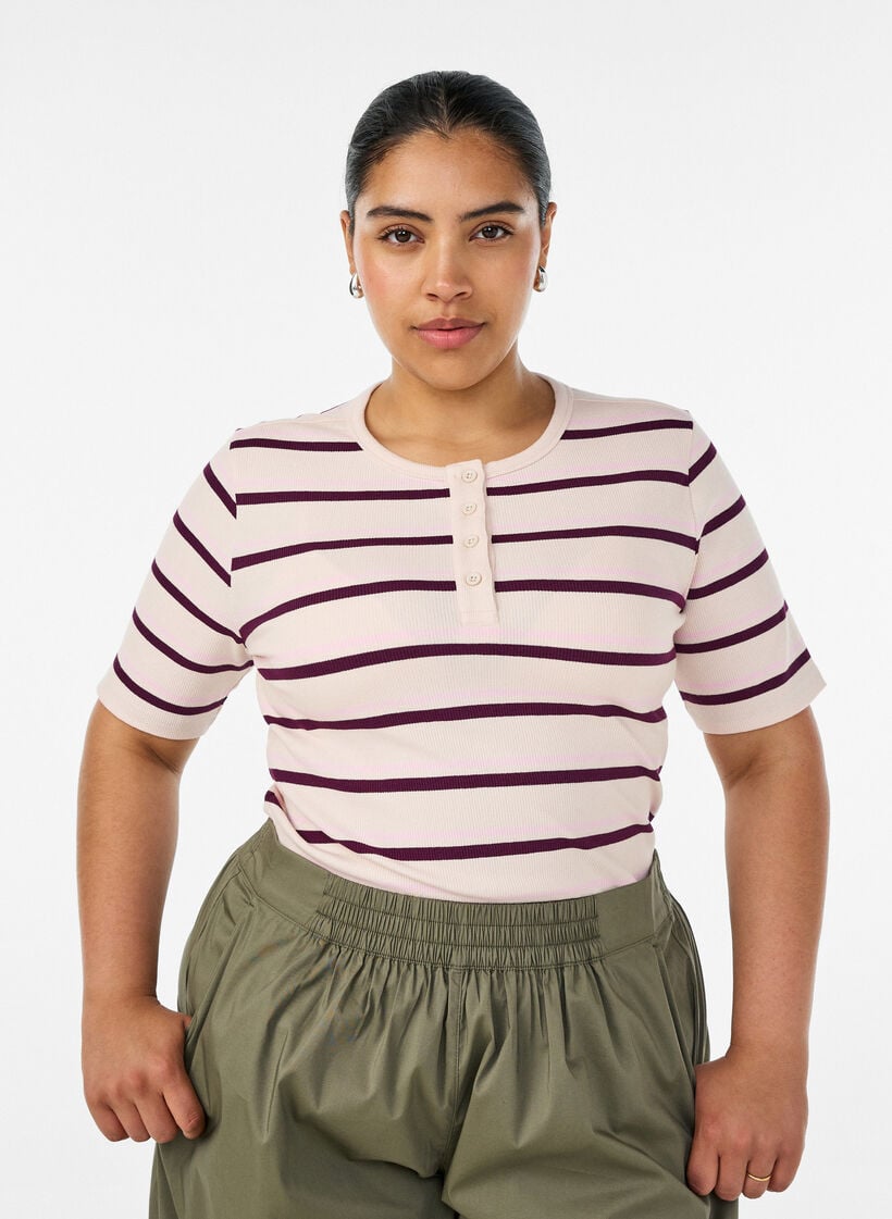 Raitakuosinen ribattu T-paita nappiyksityiskohdalla, Violetti, Model image number 0
