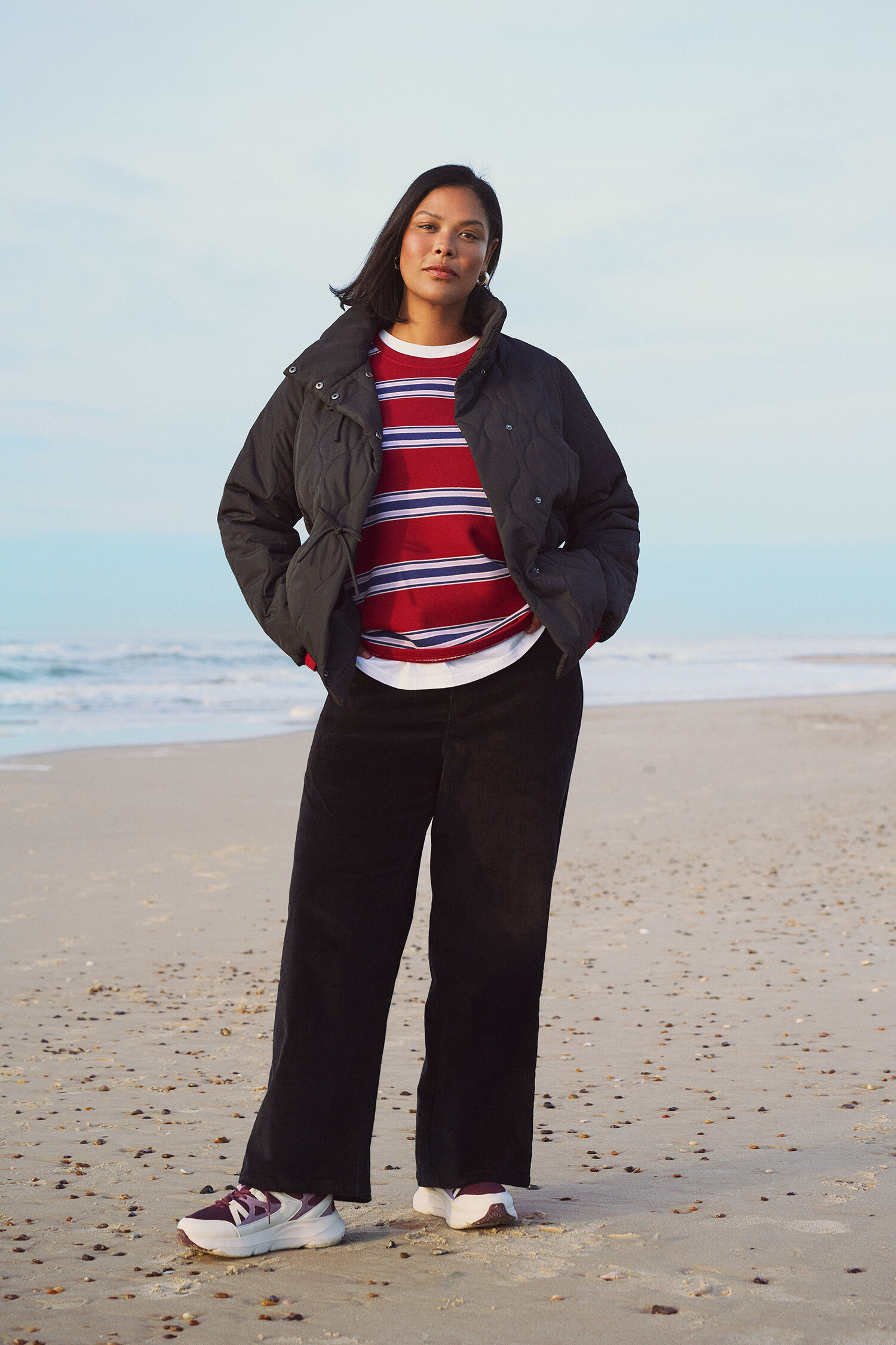 Lyhyt tikattu takki, jossa on solmiot, , Model