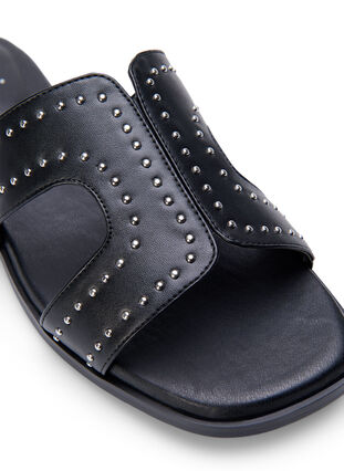 Matalat leveälestiset slip-on sandaalit niiteillä, Black, Packshot image number 3