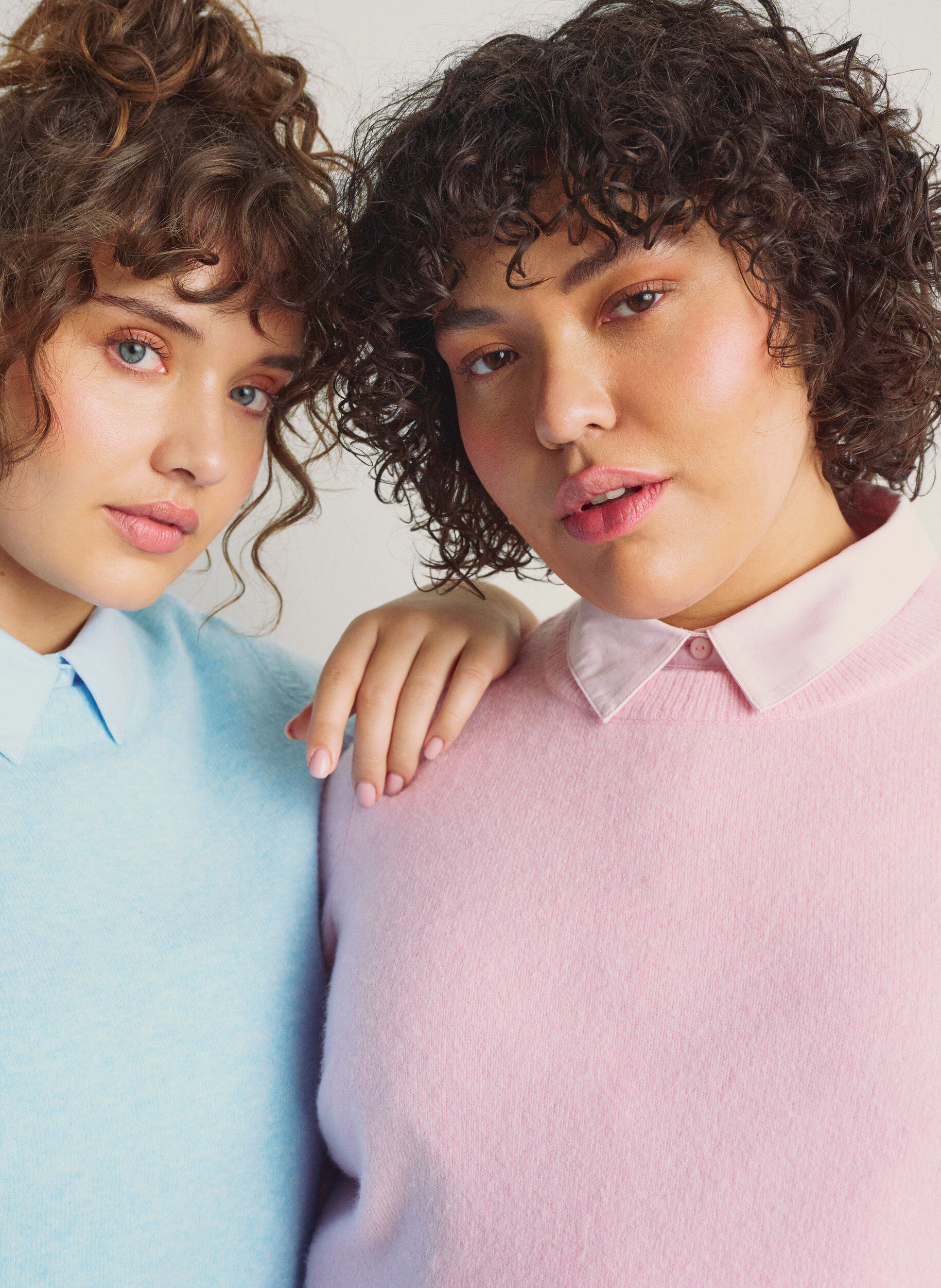 Neulepusero lyhyill&auml; hihoilla