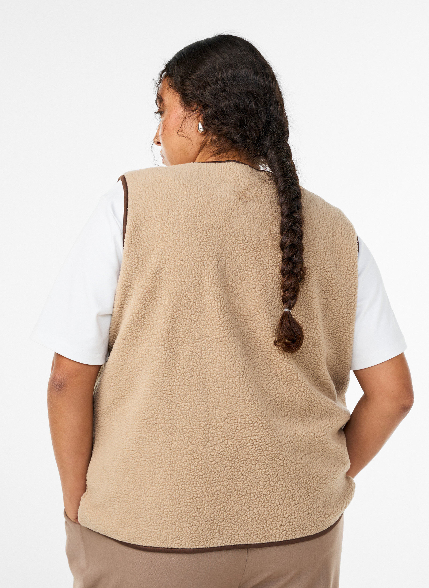ZizziTeddykankainen liivi kontrastireunuksilla, Beige, Model image number 2