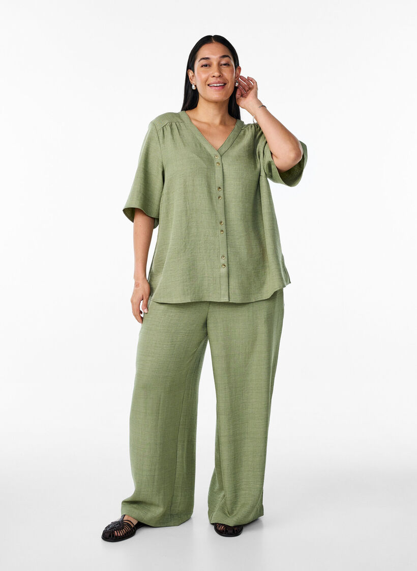 Lyhythihainen paitapusero v-p&auml;&auml;ntiell&auml;, Vihre&auml;, Model image number 1