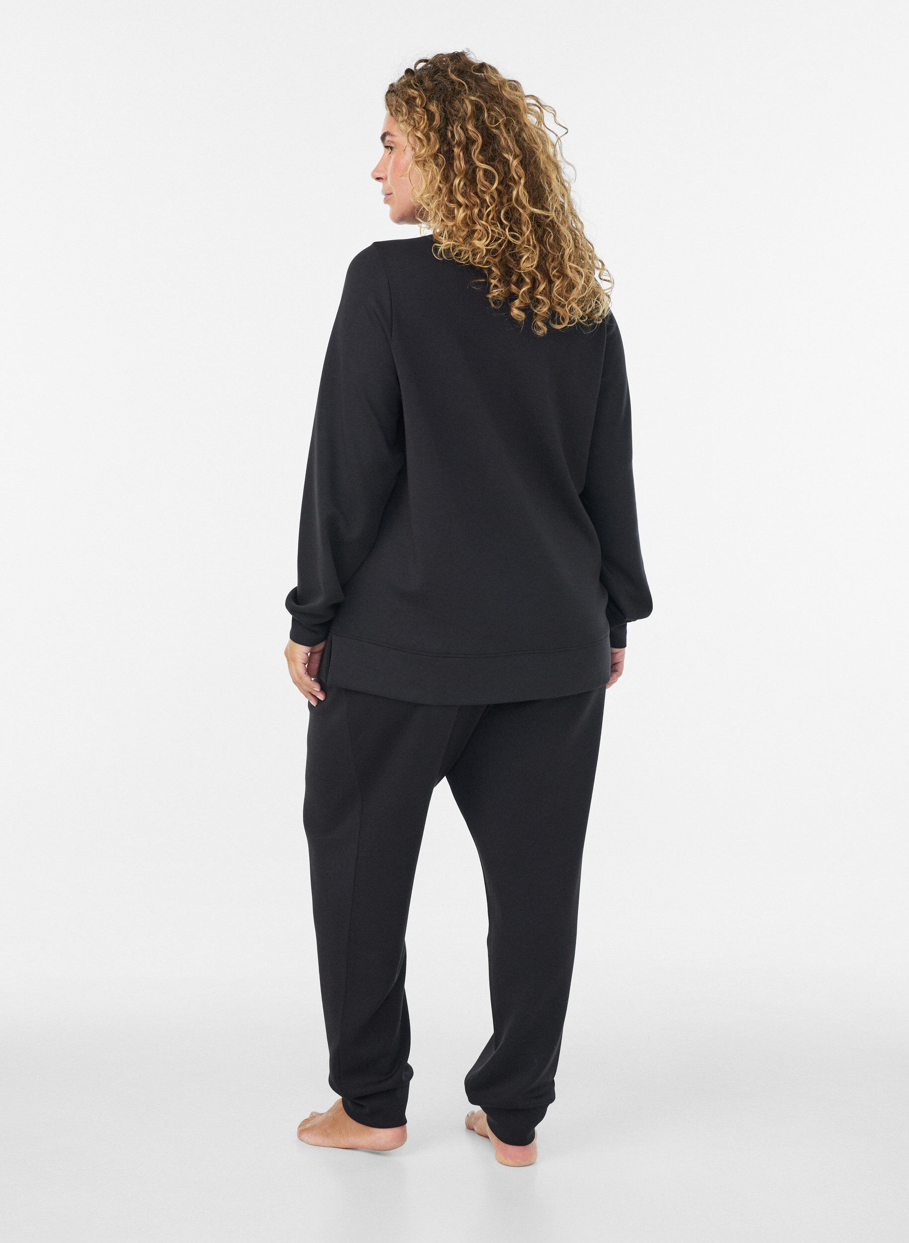 ZizziPitk&auml;hihainen jerseypusero py&ouml;re&auml;ll&auml; p&auml;&auml;ntiell&auml;, Musta, Model image number 2