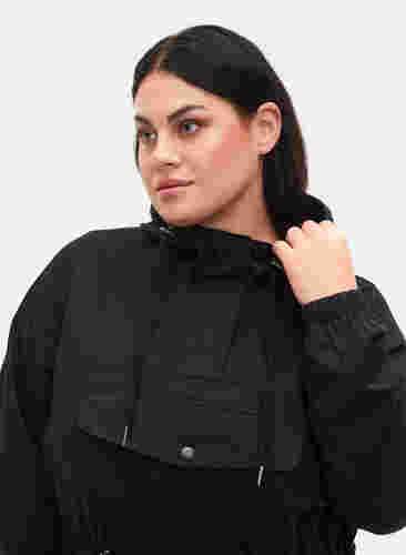 Anorakki hupulla ja taskulla, Black, Model image number 2