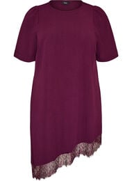 Tunika ep&auml;symmetrisell&auml; pitsireunuksella, Violetti