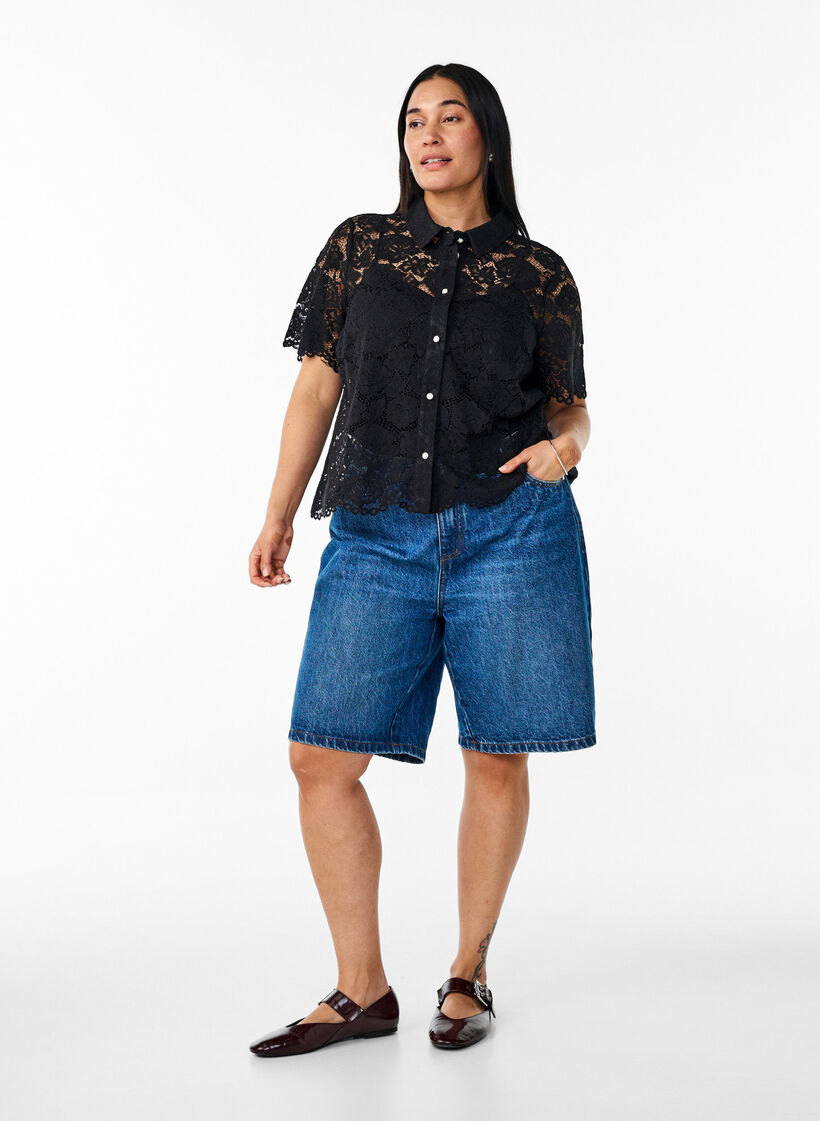 Pitsikoristeinen paitapusero helminapeilla, Musta, Model image number 1