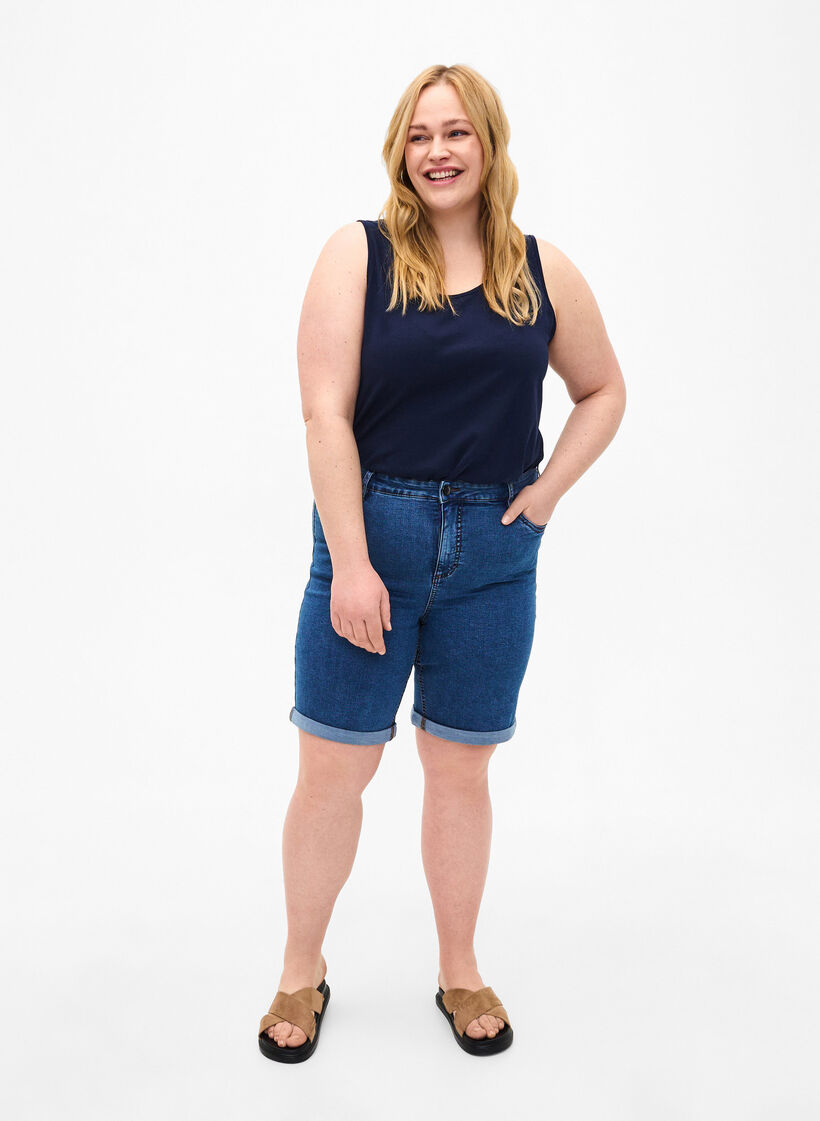 Tyk&ouml;istuvat farkkushortsit korkealla vy&ouml;t&auml;r&ouml;ll&auml;., Blue Denim, Model image number 3