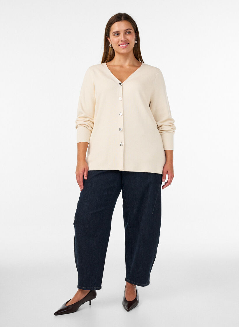 Hienoneuloksinen neuletakki koristeellisilla napeilla, Vanilja, Model image number 1