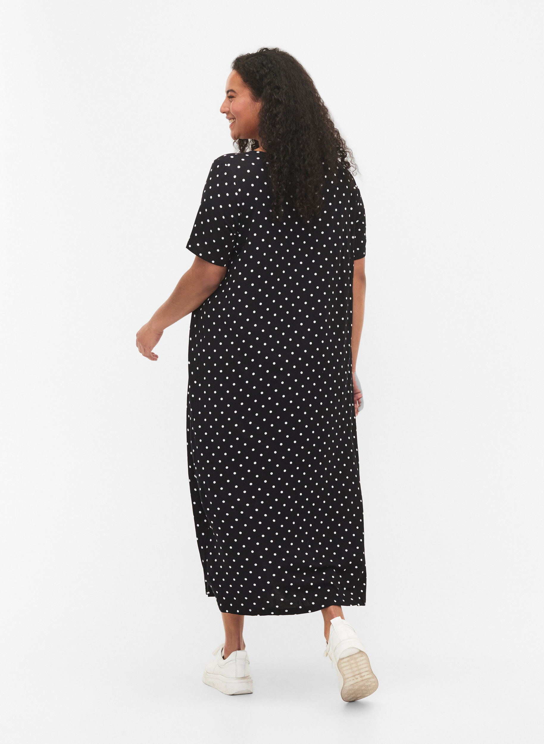 Zizzi Lyhythihainen midimekko viskoosia, Black Dot, Model image number 1