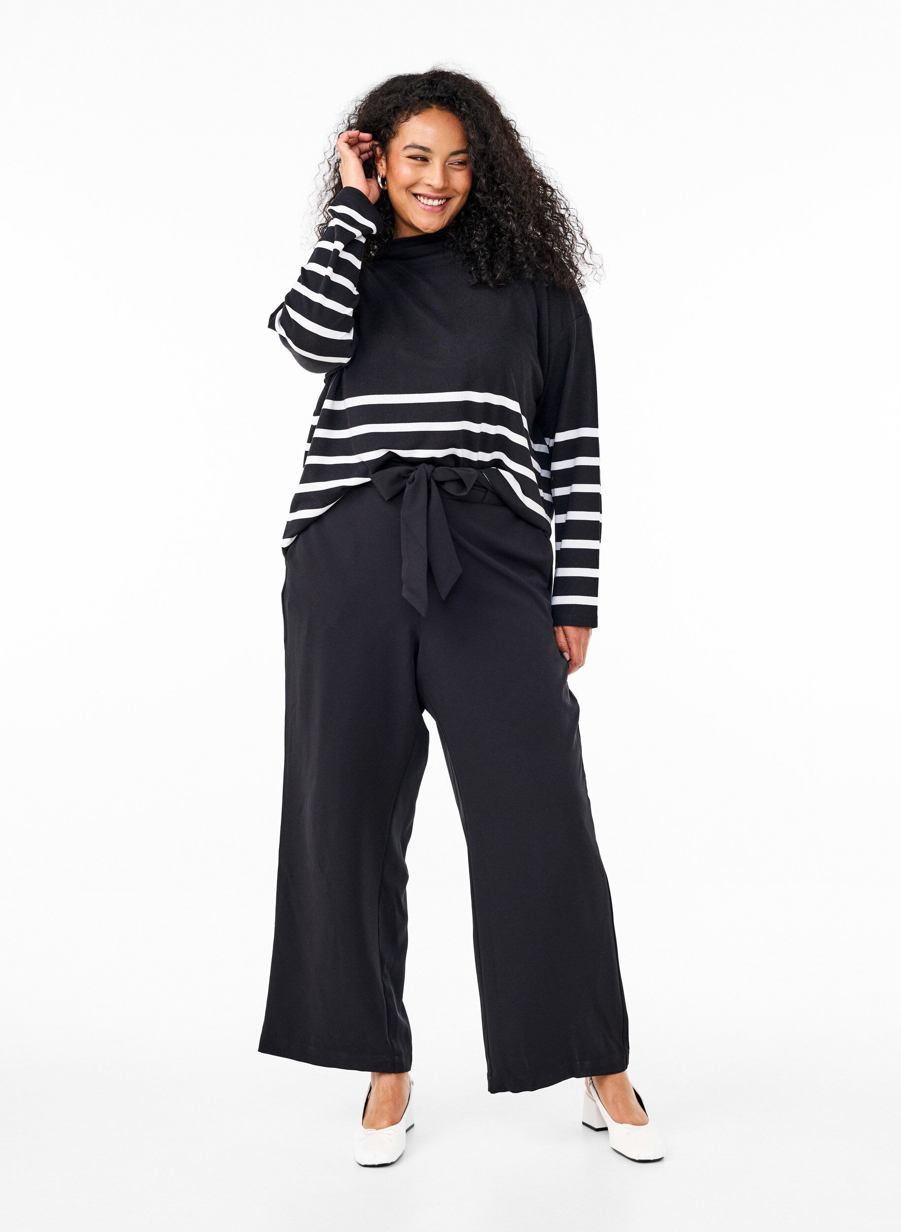 Zizzi Pusero korkealla kauluksella ja pitkill&auml; hihoilla, Musta, Model image number 1