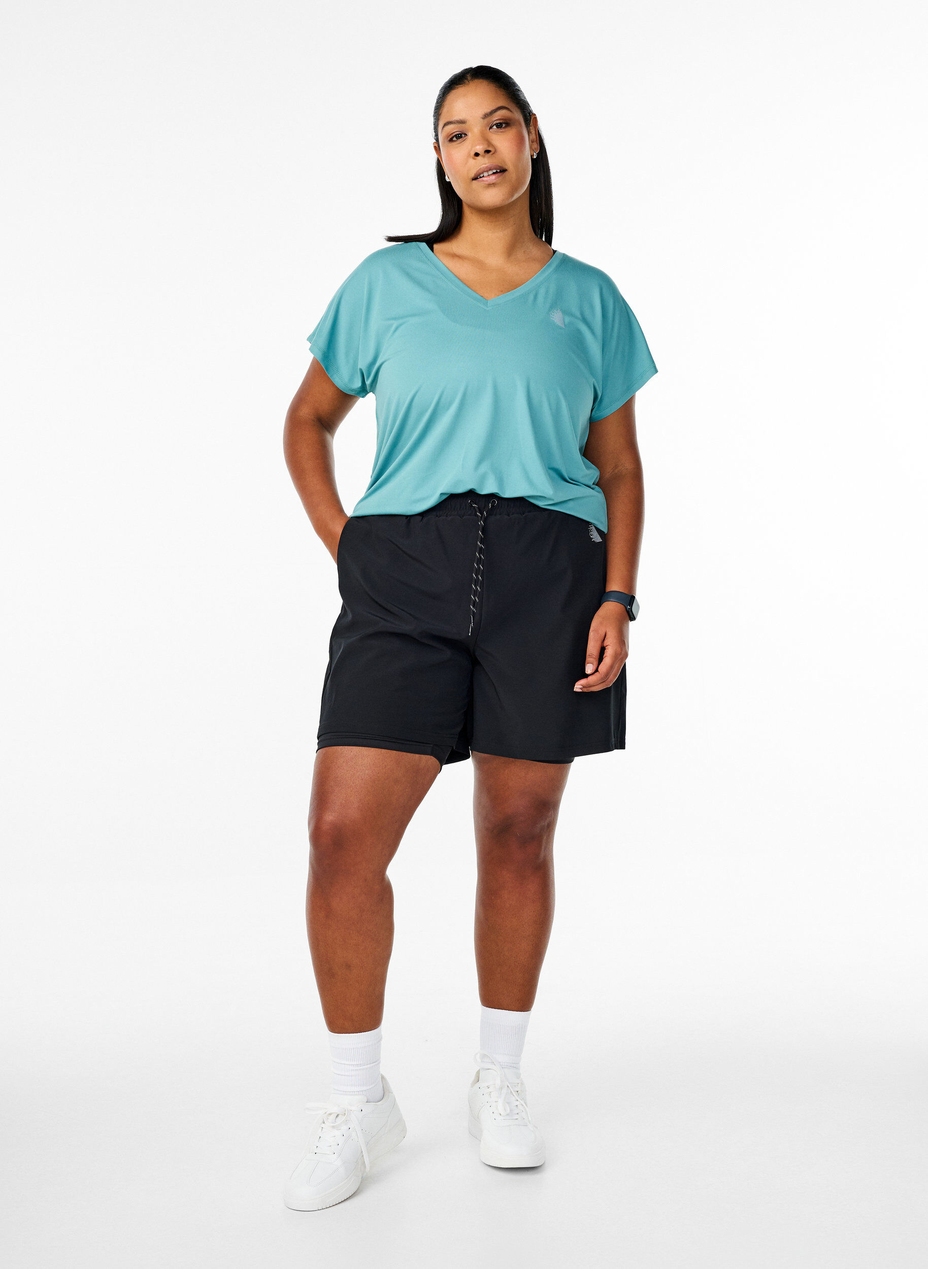 Zizzi V&auml;lj&auml; treenipaita, jossa on V-p&auml;&auml;ntie, Vihre&auml;, Model image number 1