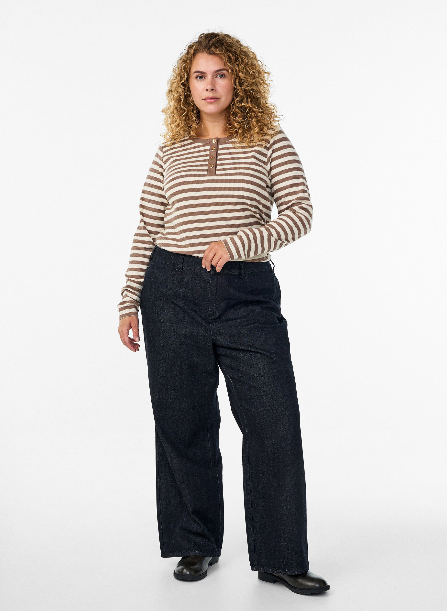 Zizzi Raidallinen jersey-pusero ribatulla tekstuurilla, Vanilja, Model image number 1