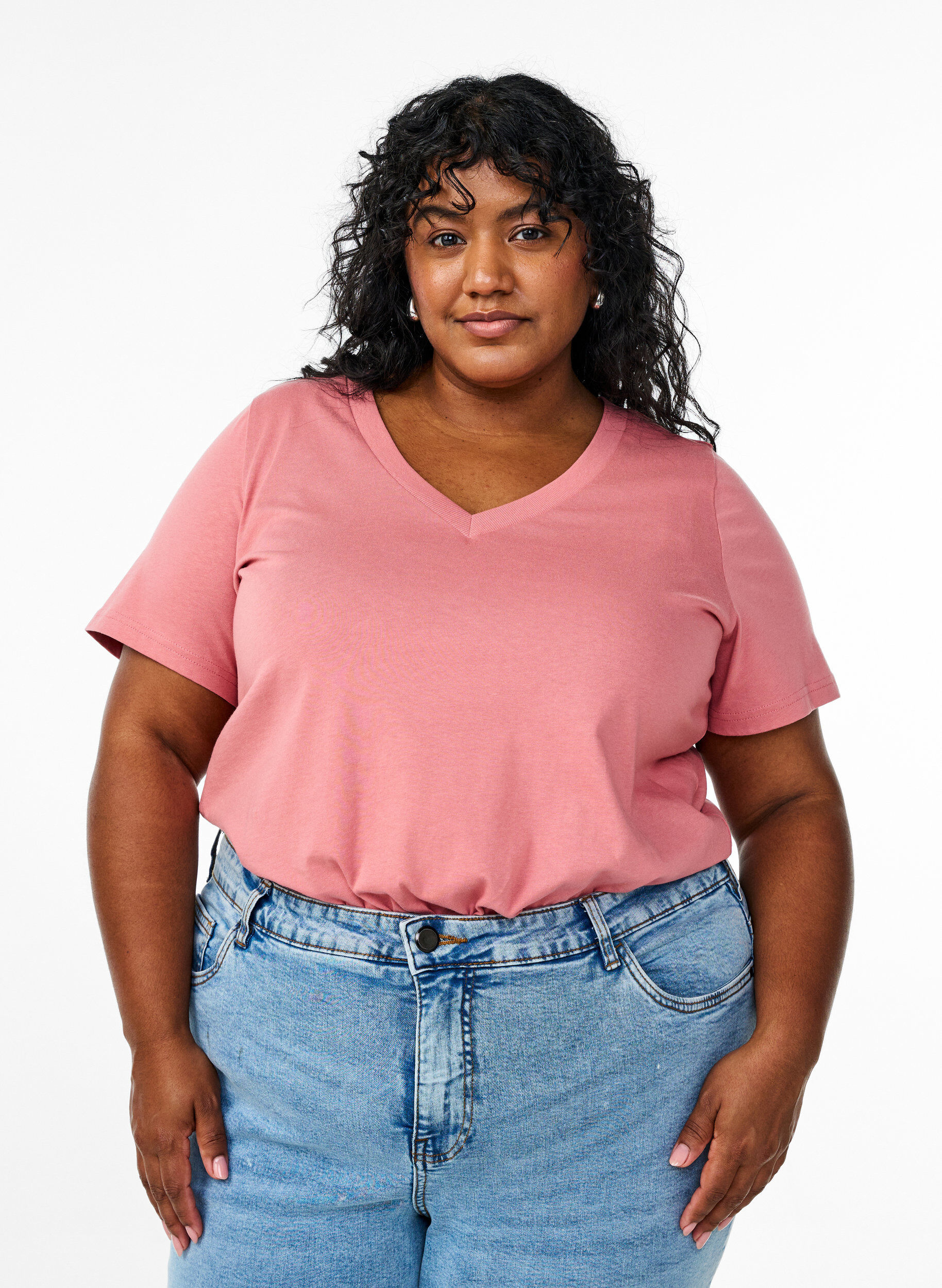 Puuvillasta valmistettu T-paita V-p&auml;&auml;ntiell&auml;., Punainen, Model