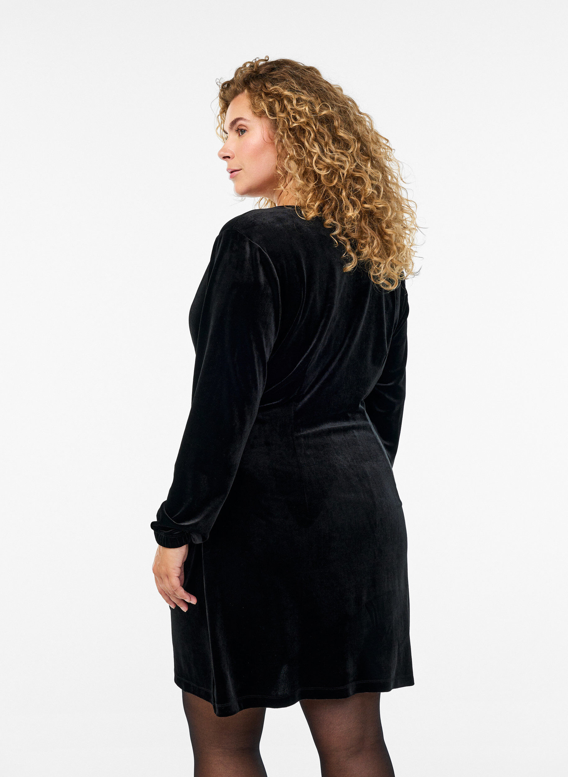 Zizzi Lyhyt velourmekko kietaisuefektill&auml;, Musta, Model image number 2