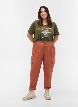 Puuvillainen t-paita painatuksella, Ivy Green ATHLETIC, Model image number 2