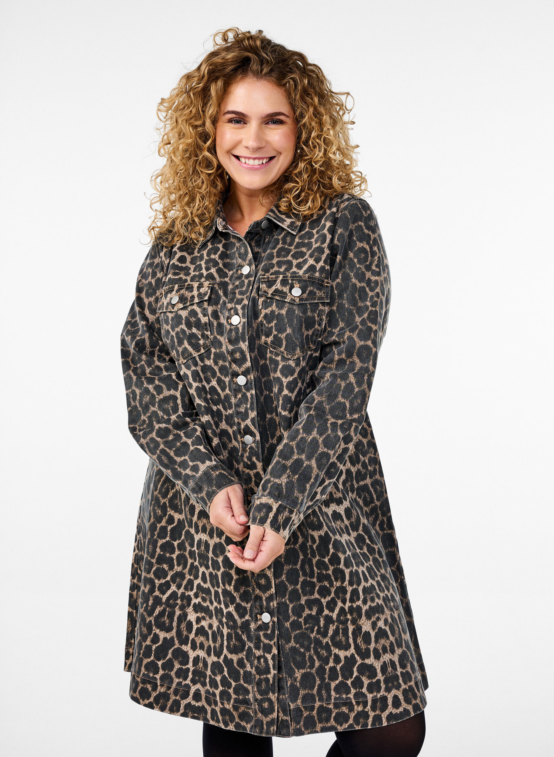 Pitk&auml;hihainen farkkumekko leopardikuosilla, Ruskea, Model