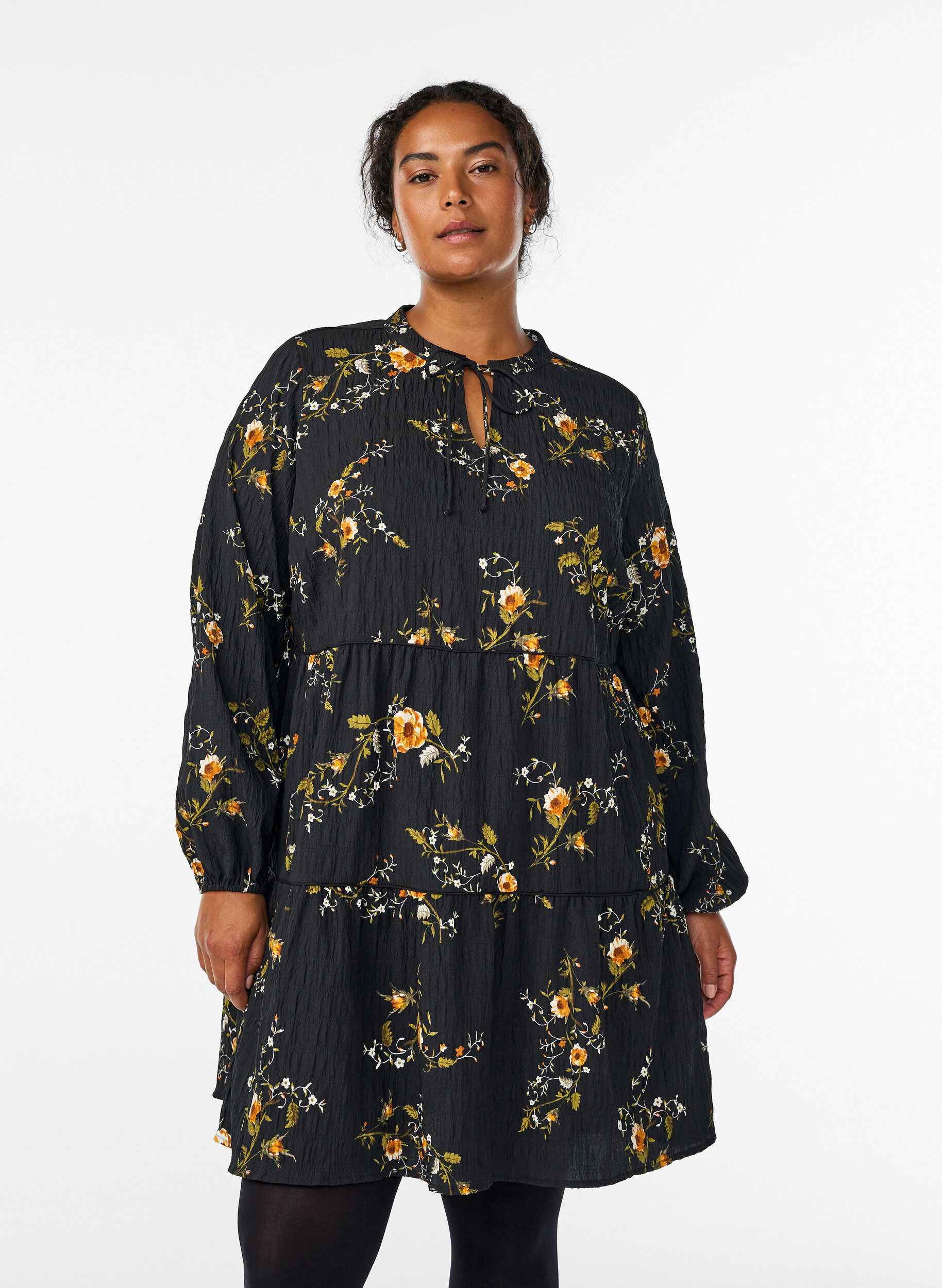 ZizziKukkamekko solmittavalla kiinnityksell&auml;, Musta, Model image number 0