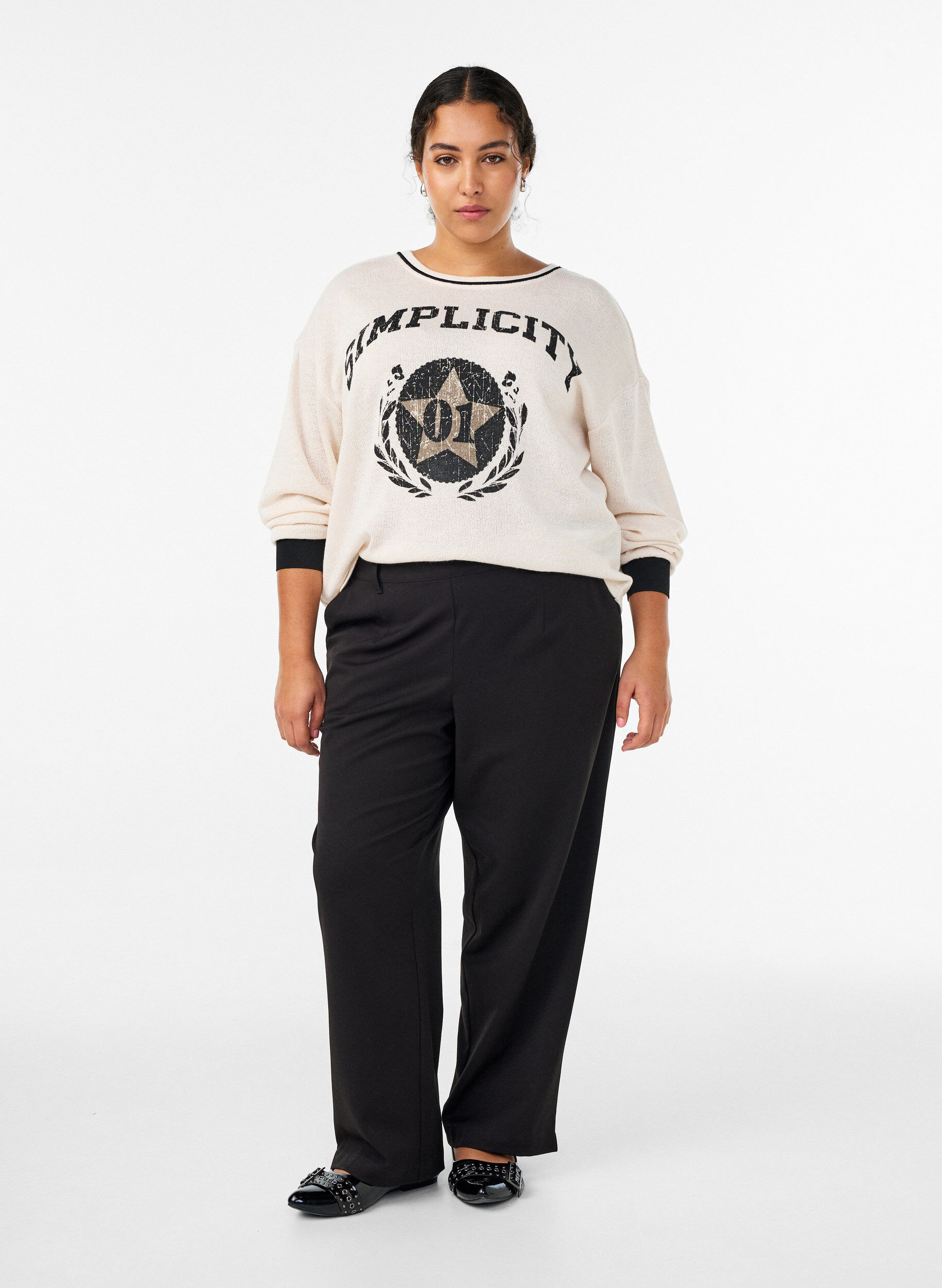 Housut, joissa on korkea vy&ouml;t&auml;r&ouml; ja joustava takaosa, Musta, Model