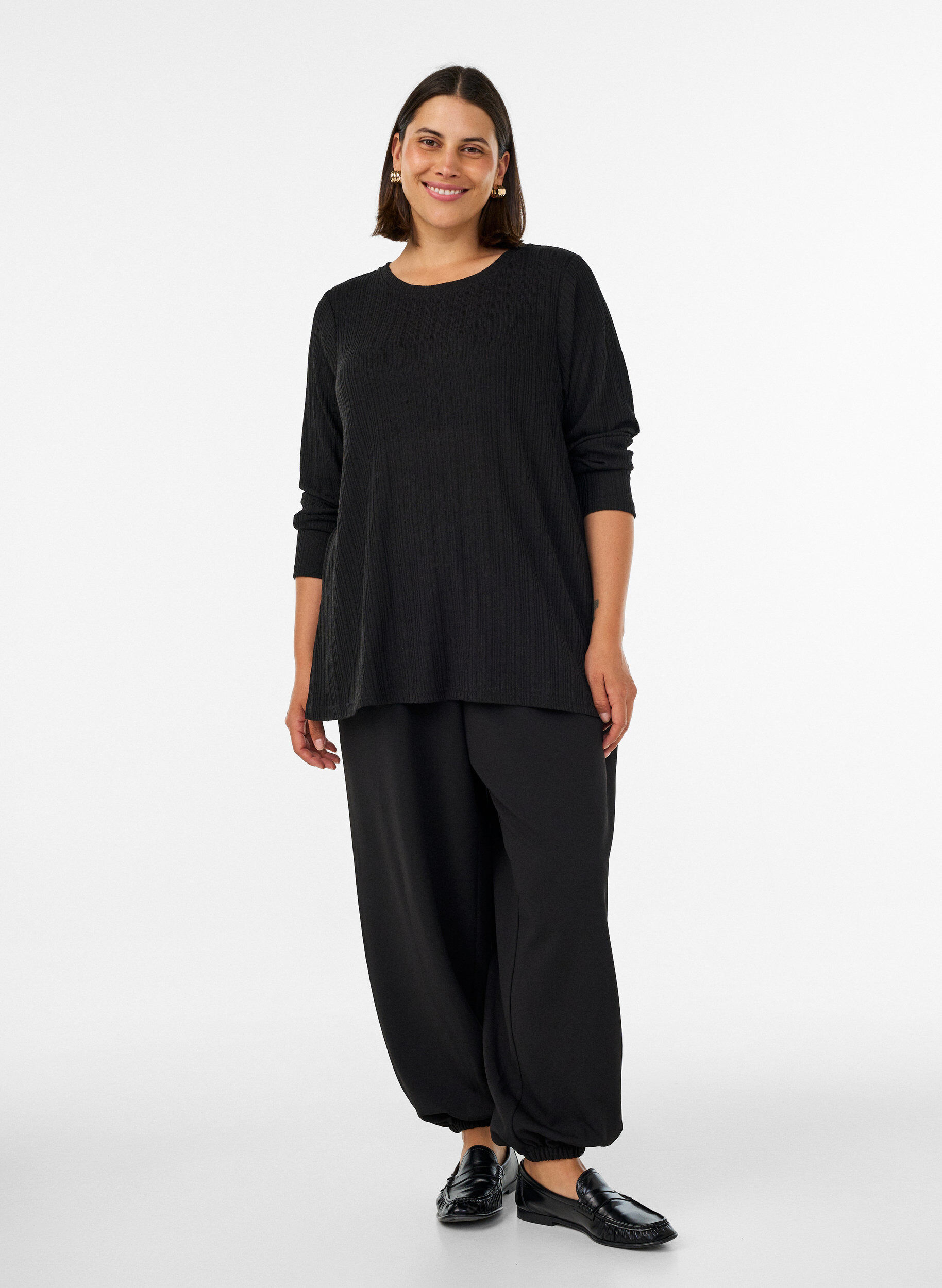 ZizziJerseypusero ribatulla rakenteella ja pitkill&auml; hihoilla, Musta, Model image number 1
