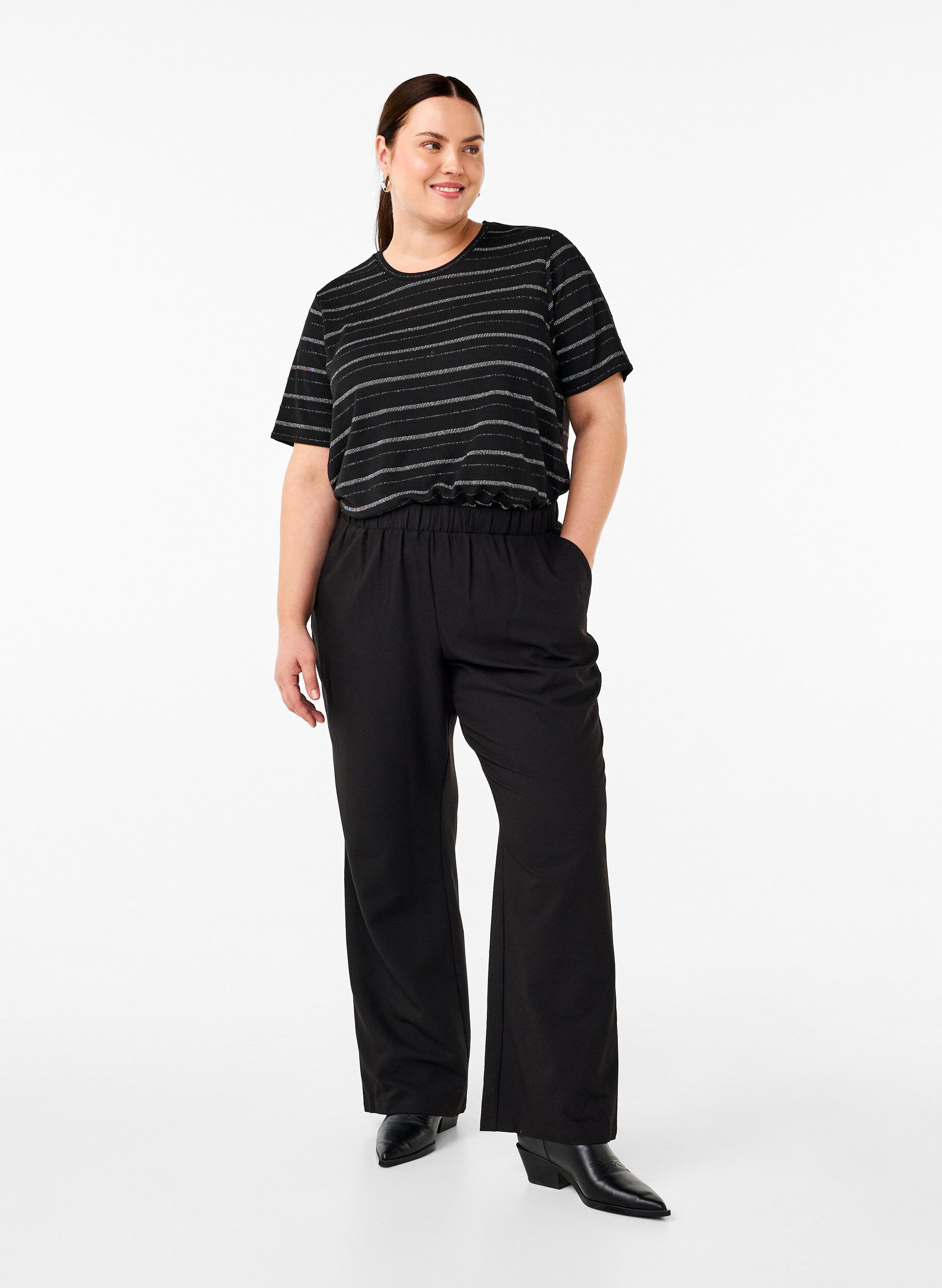 Zizzi T-paita hopeisella glitterill&auml;, Black w. Silver, Model image number 2