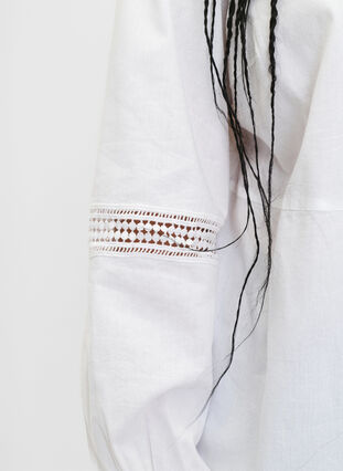Paitapusero, jota koristavat röyhelökaulus ja virkattu nauha, Bright White, Model image number 3