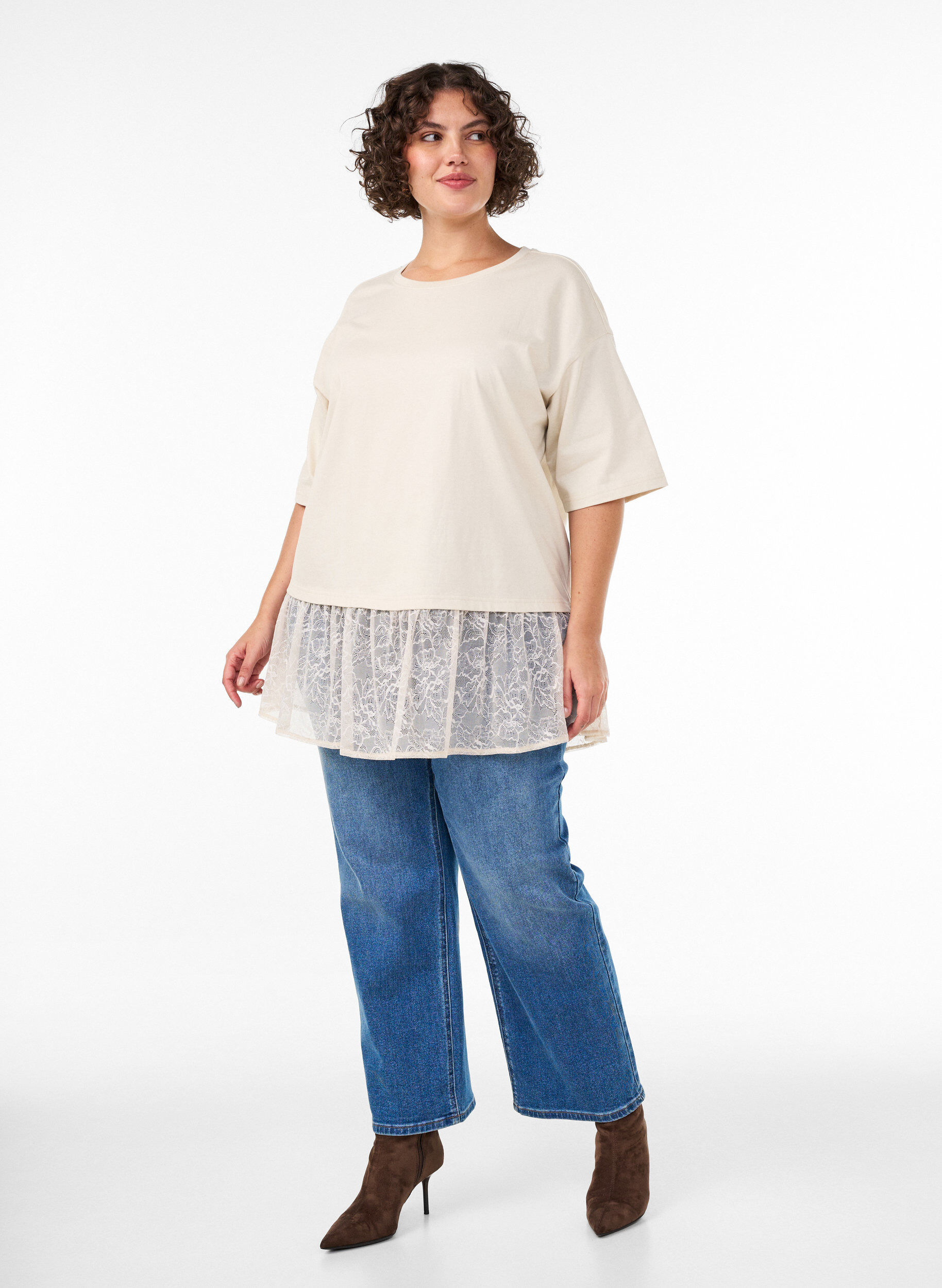 ZizziV&auml;lj&auml; T-paita leve&auml;ll&auml; pitsireunuksella, Vanilja, Model image number 1