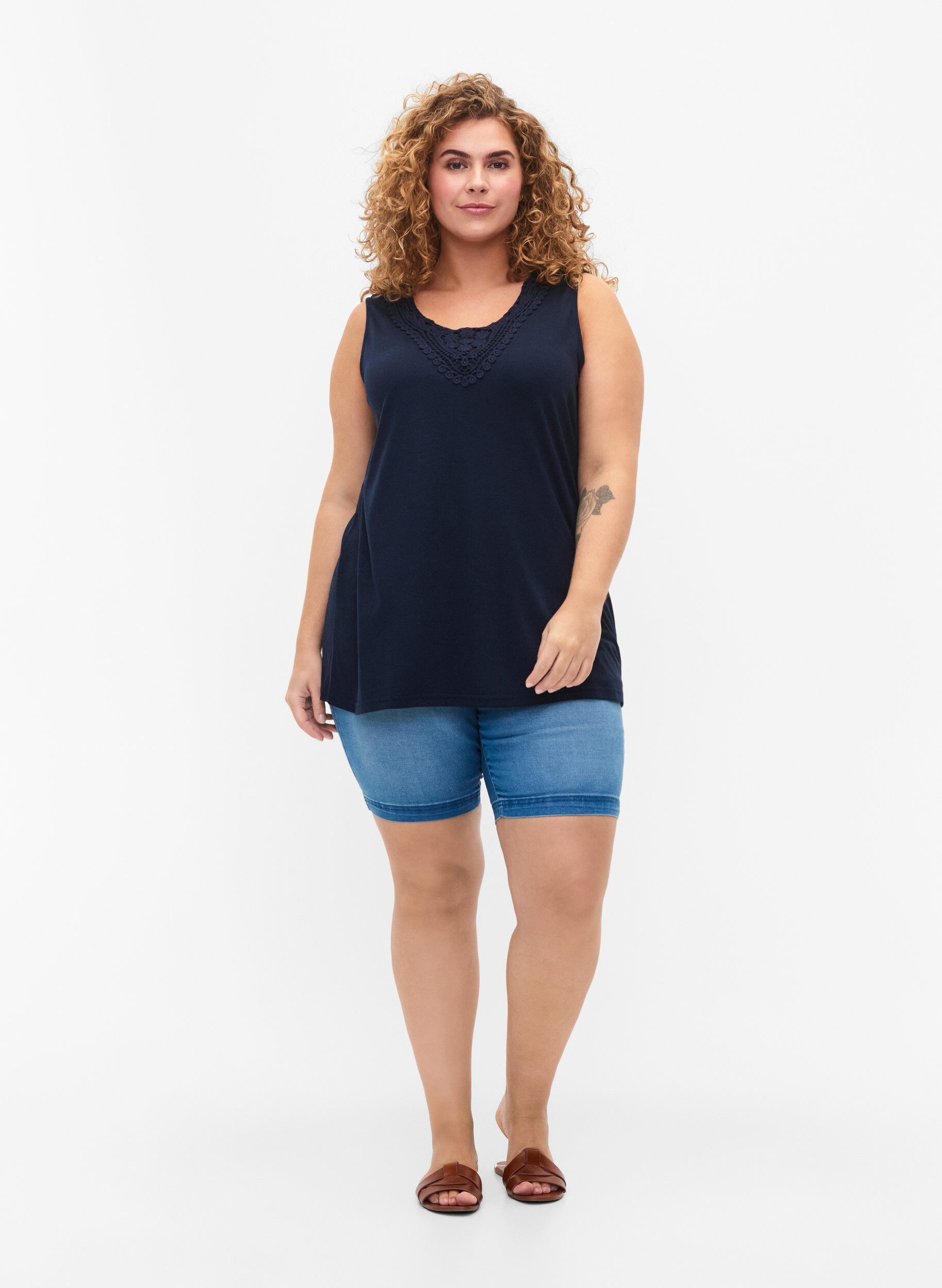 Zizzi Hihaton toppi pitsill&auml;, Total Eclipse, Model image number 2