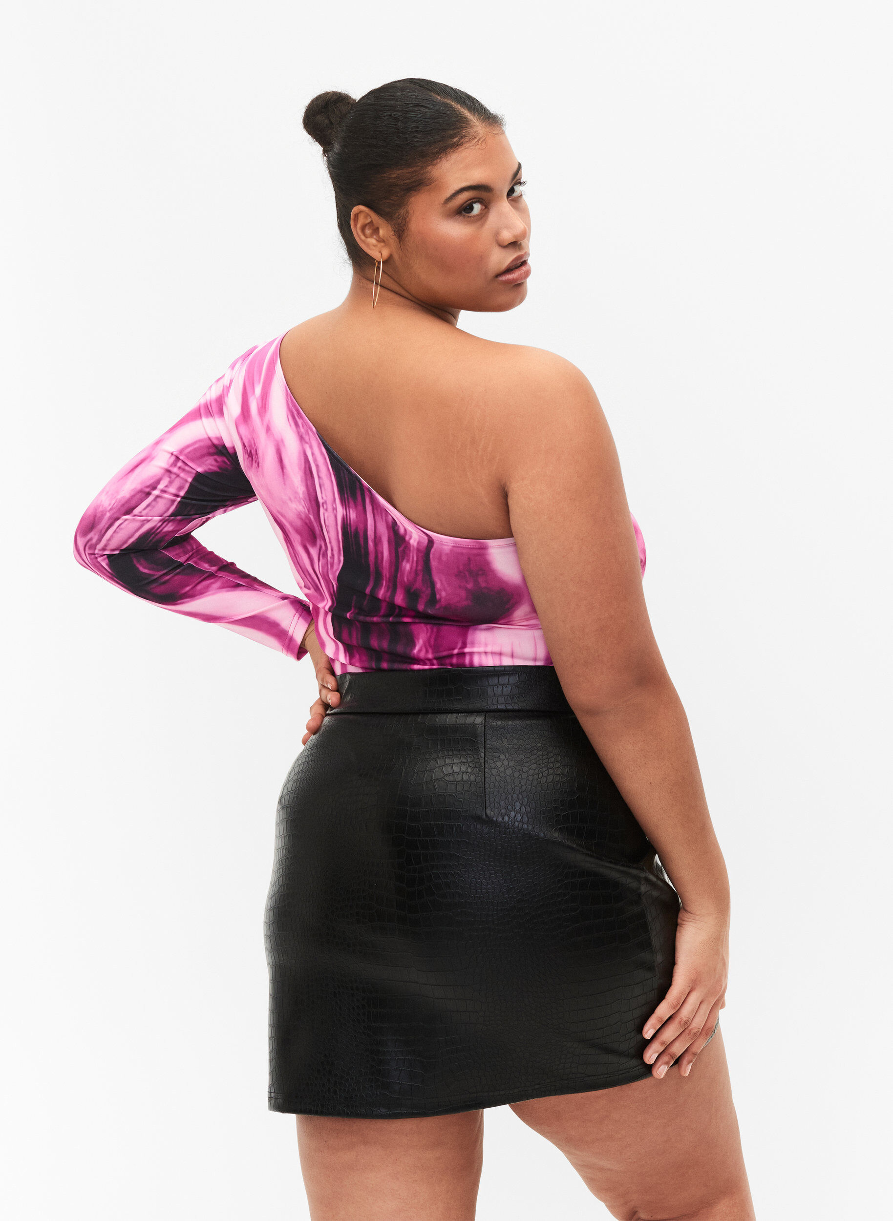 Zizzi Keinonahkainen hame el&auml;inkuviolla, Black, Model image number 1