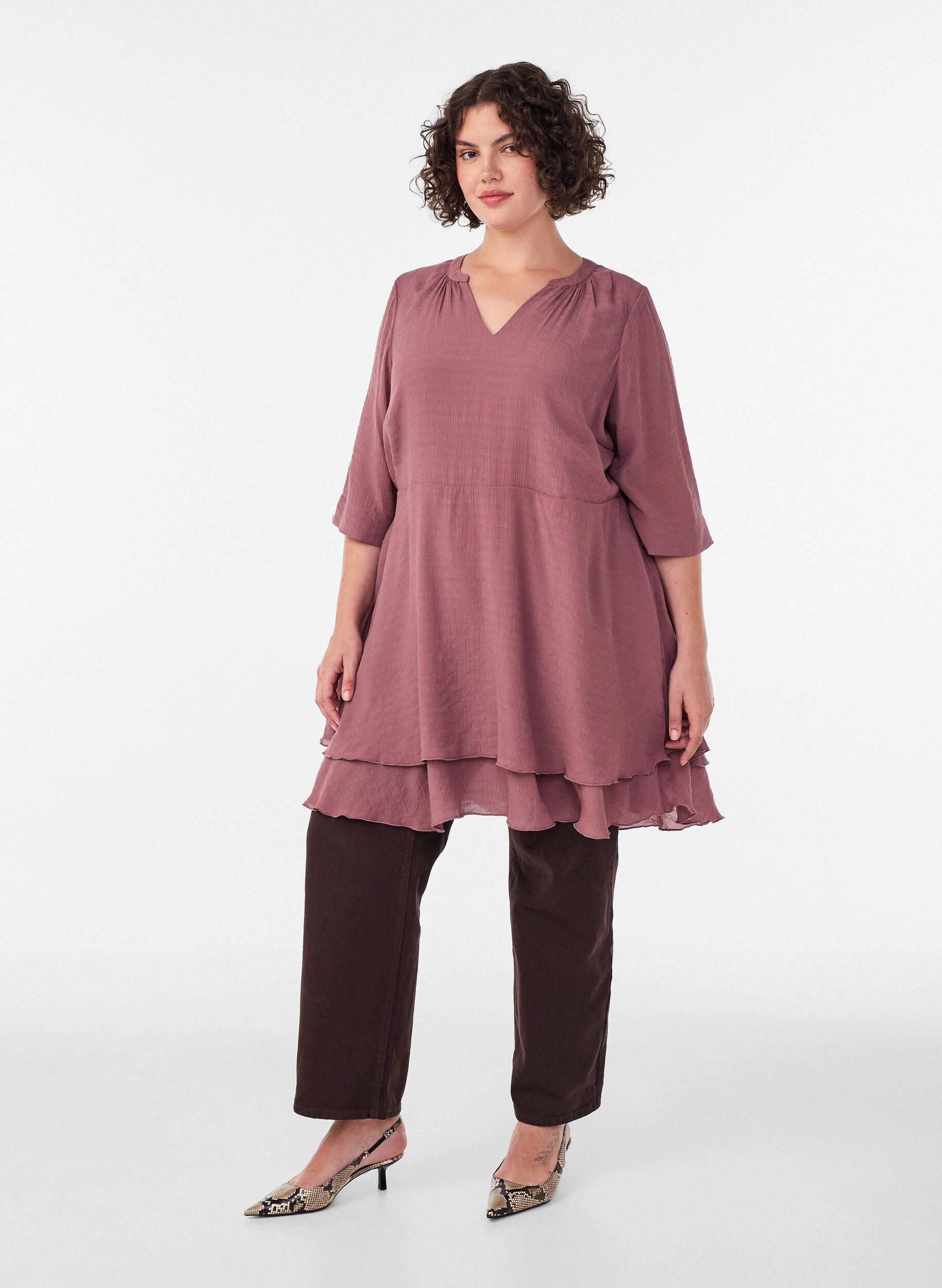 ZizziA-linjainen mekko kerrostetuilla r&ouml;yhel&ouml;ill&auml;, Vaaleanpunainen, Model image number 1