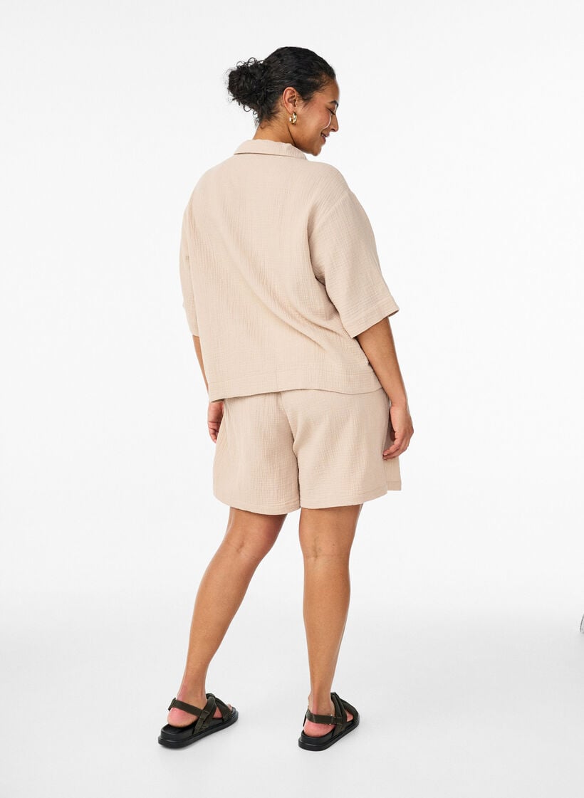 Korkeavy&ouml;t&auml;r&ouml;iset puuvillaiset musliinishortsit, Beige, Model image number 2
