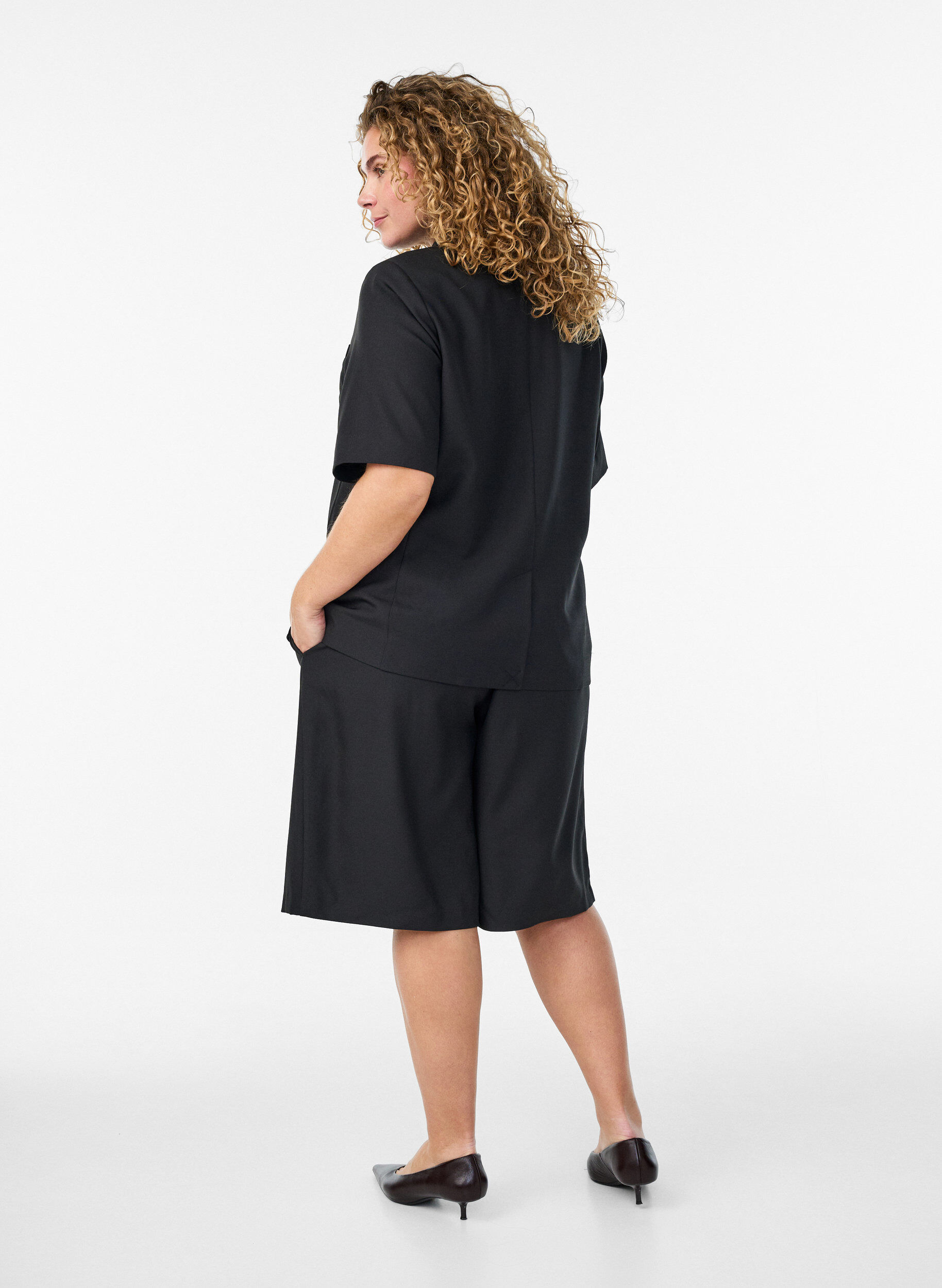 ZizziRennot korkeavy&ouml;t&auml;r&ouml;iset Bermudashortsit, Musta, Model image number 2