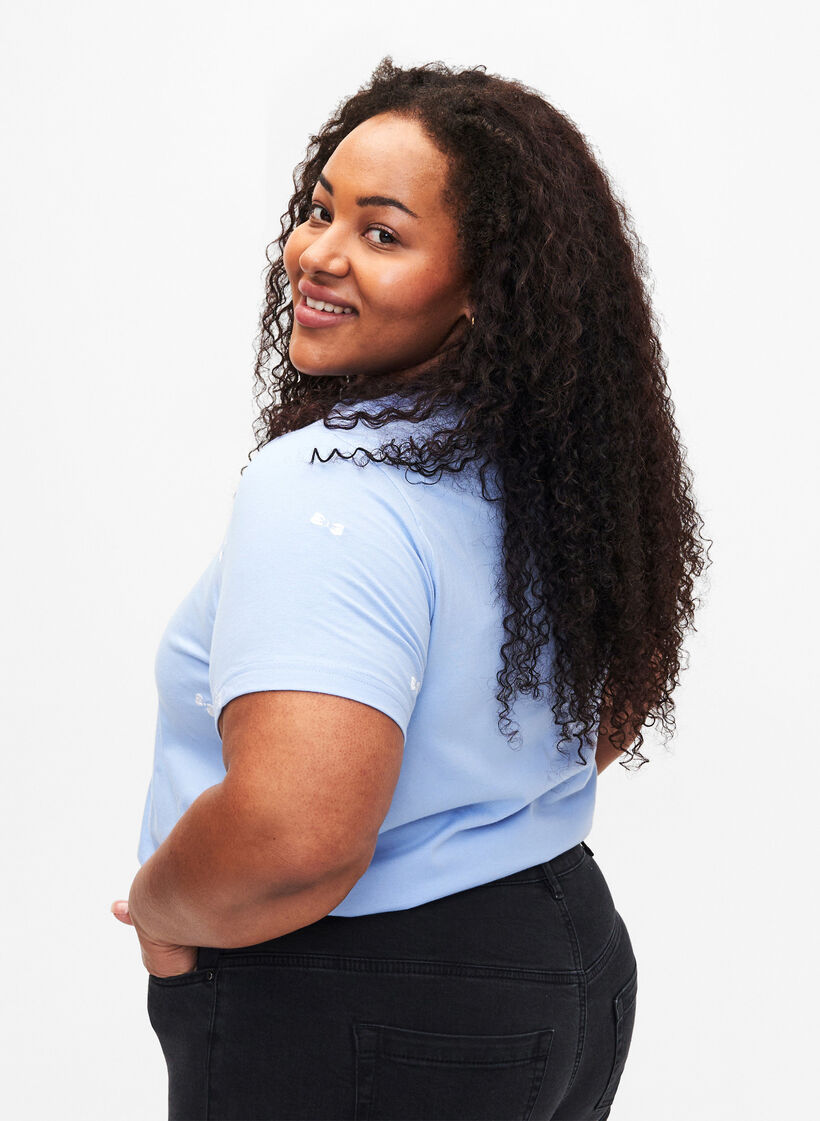 Luomupuuvillasta valmistettu T-paita ruseteilla., Serenity W. Bow Emb., Model image number 1