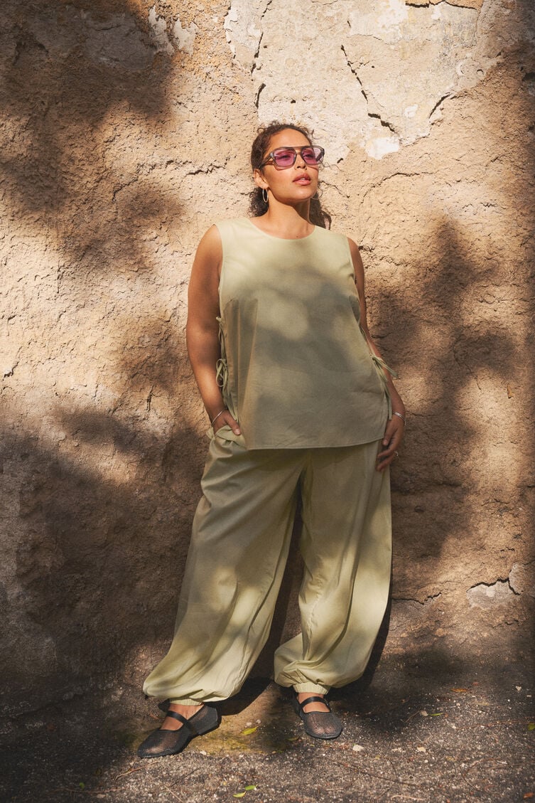 Yhteensopiva setti pallonhousuilla, , Model