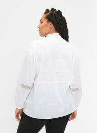 Paitapusero, jota koristavat röyhelökaulus ja virkattu nauha, Bright White, Model