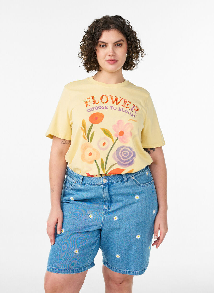 Korkeavy&ouml;t&auml;r&ouml;iset denimshortsit kukkakirjailulla, Sininen, Model image number 0