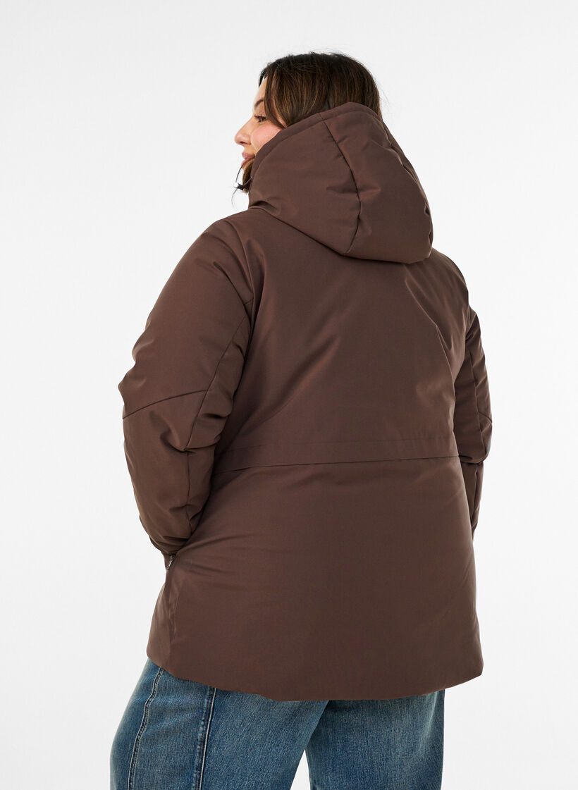 Talvitakki hupulla ja s&auml;&auml;dett&auml;v&auml;ll&auml; vy&ouml;t&auml;r&ouml;ll&auml;, Ruskea, Model image number 2