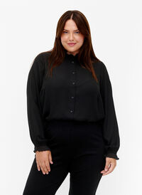 Paitapusero röyhelöyksityiskohdilla, Black, Model