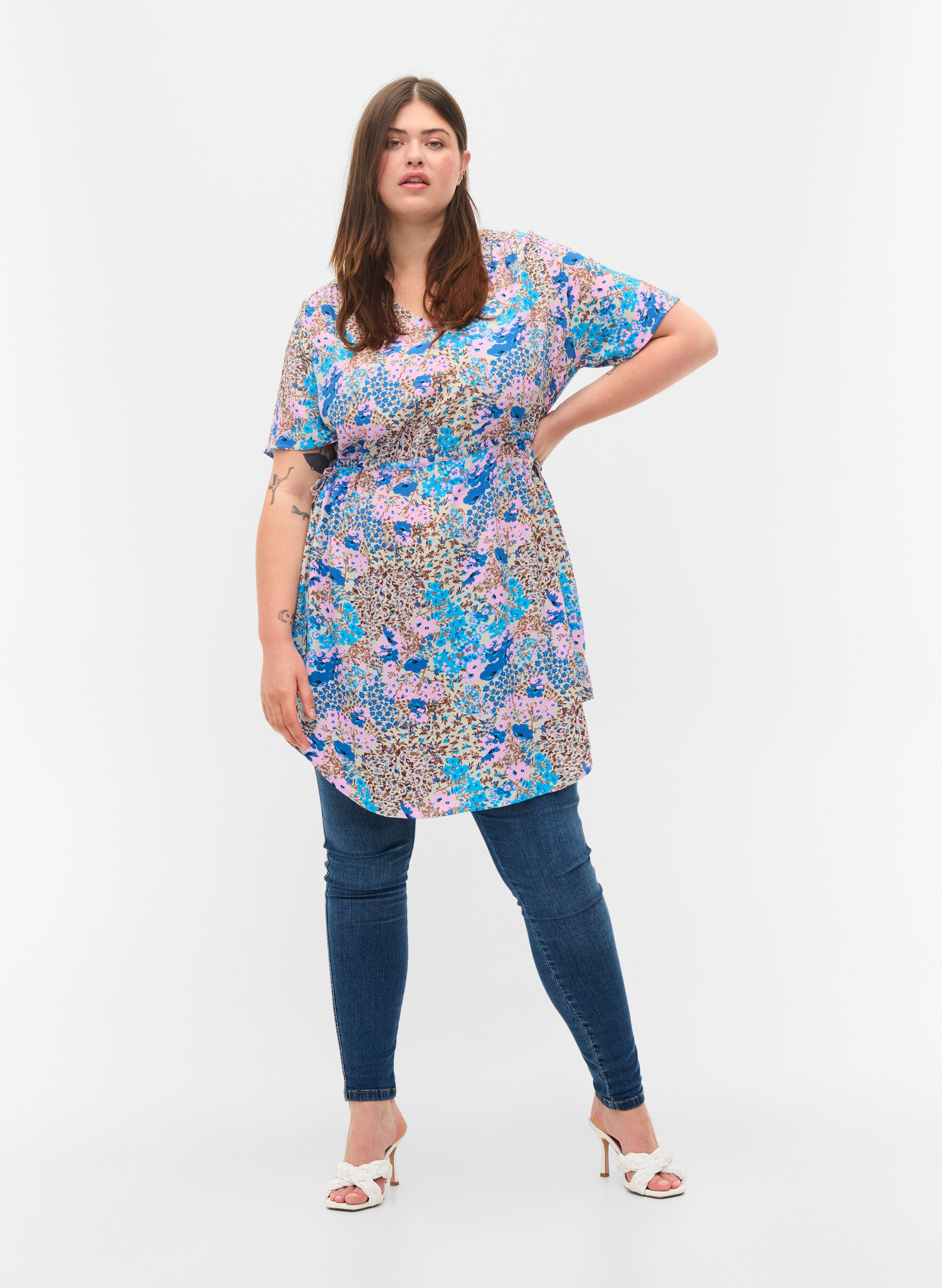 Zizzi Kuosillinen mekko ny&ouml;reill&auml;, Blue Rose Flower, Model image number 2