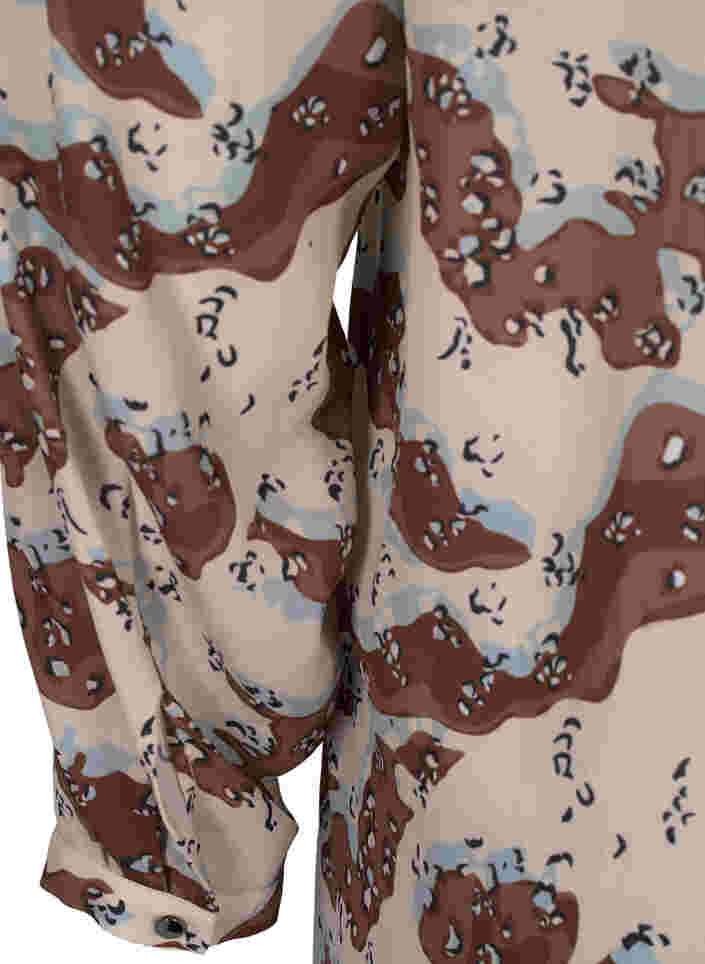 Pitkähihainen mekko kuosilla ja napituksella, Camouflage AOP, Packshot image number 3
