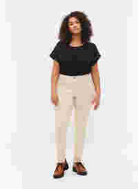 Korkeavyötäröiset Amy farkut super slim fit -mallissa, Oatmeal, Model