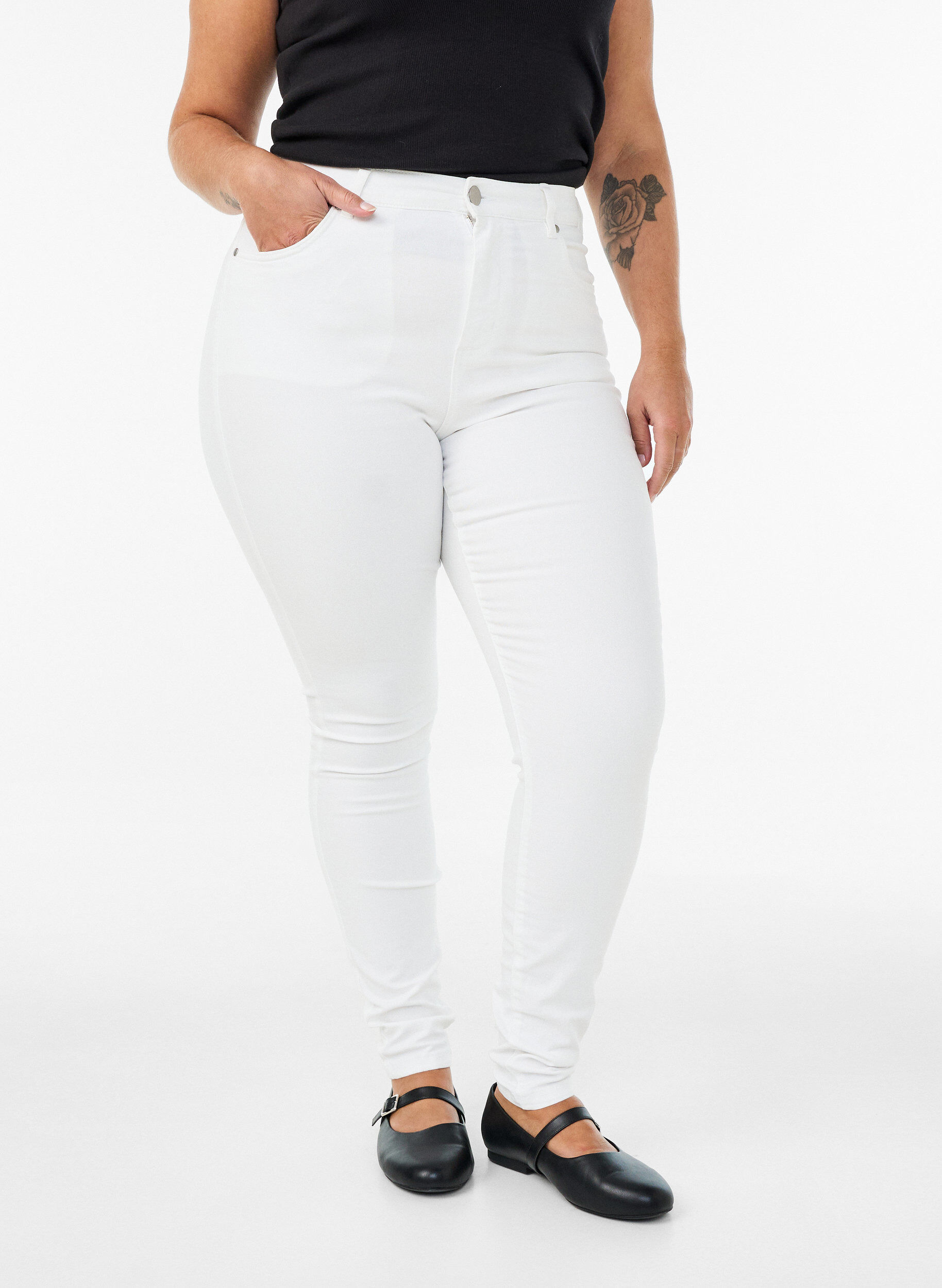 ZizziAmy korkea vy&ouml;t&auml;r&ouml;iset super slim fit -farkut, Valkoinen, Model image number 2