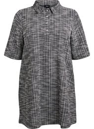 Lyhyt mekko teksturoidusta jersey-kankaasta graafisella ruutukuviolla, Vanilja