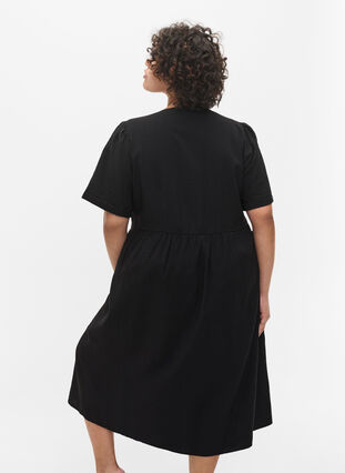Lyhythihainen mekko napeilla ja taskuilla, Black, Model image number 1