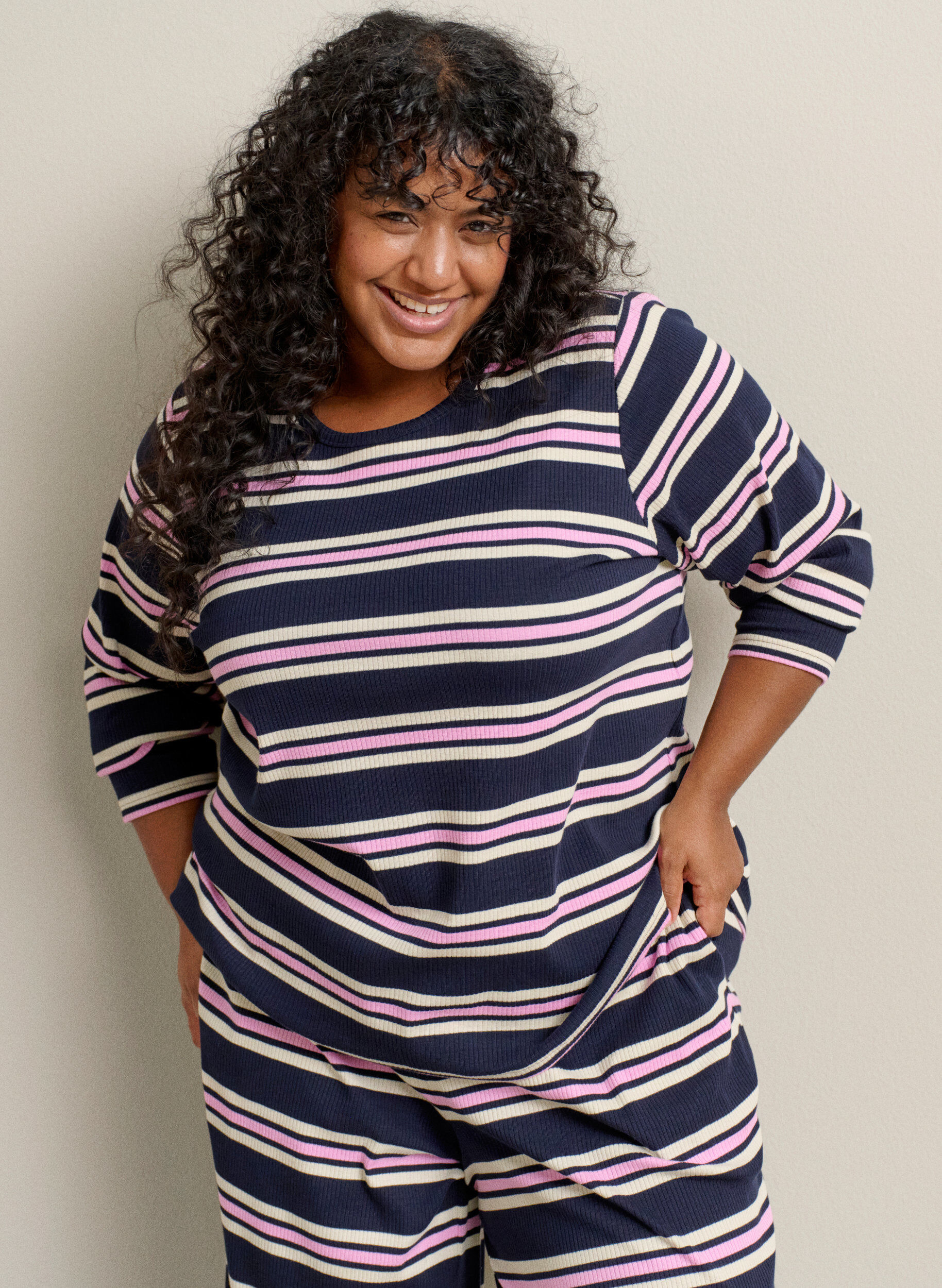 Zizzi Raidalliset pyjamahousut leveill&auml; lahkeilla, Sininen, Image image number 0