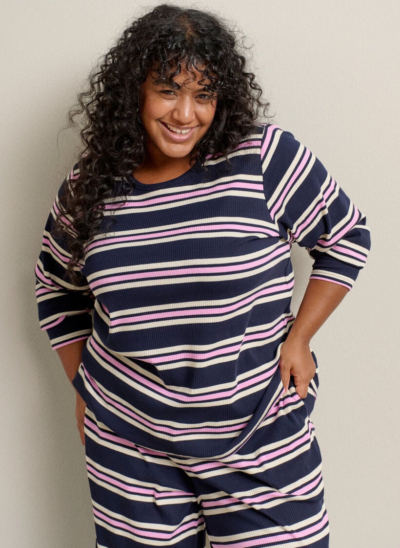 Raidalliset pyjamahousut leveill&auml; lahkeilla, Sininen, Image