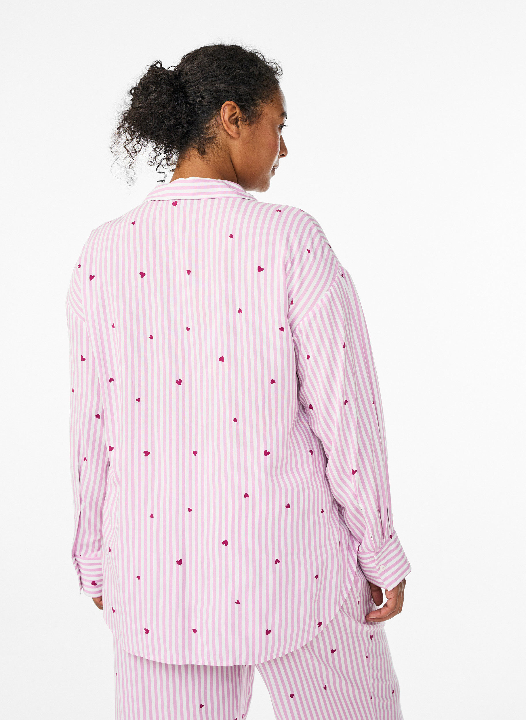 ZizziY&ouml;paita raidoilla ja syd&auml;mill&auml;, Vaaleanpunainen, Model image number 2