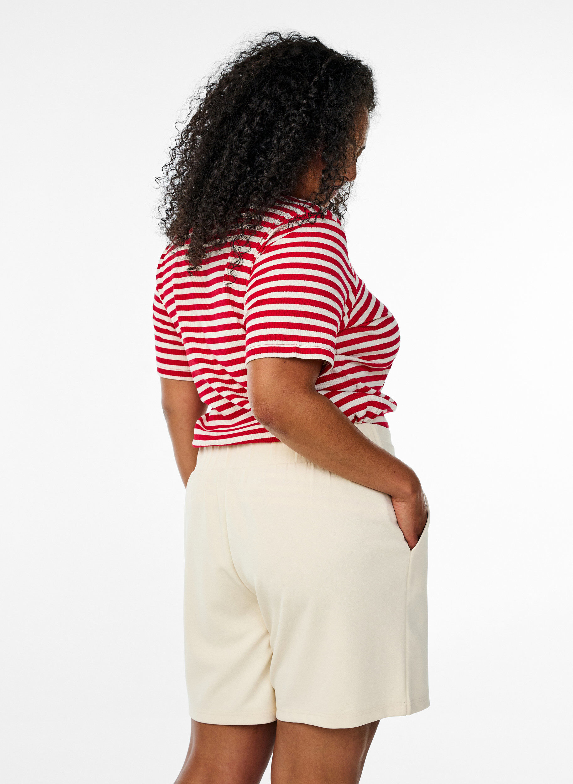 ZizziV&auml;lj&auml;t shortsit taskuilla , Beige, Model image number 2