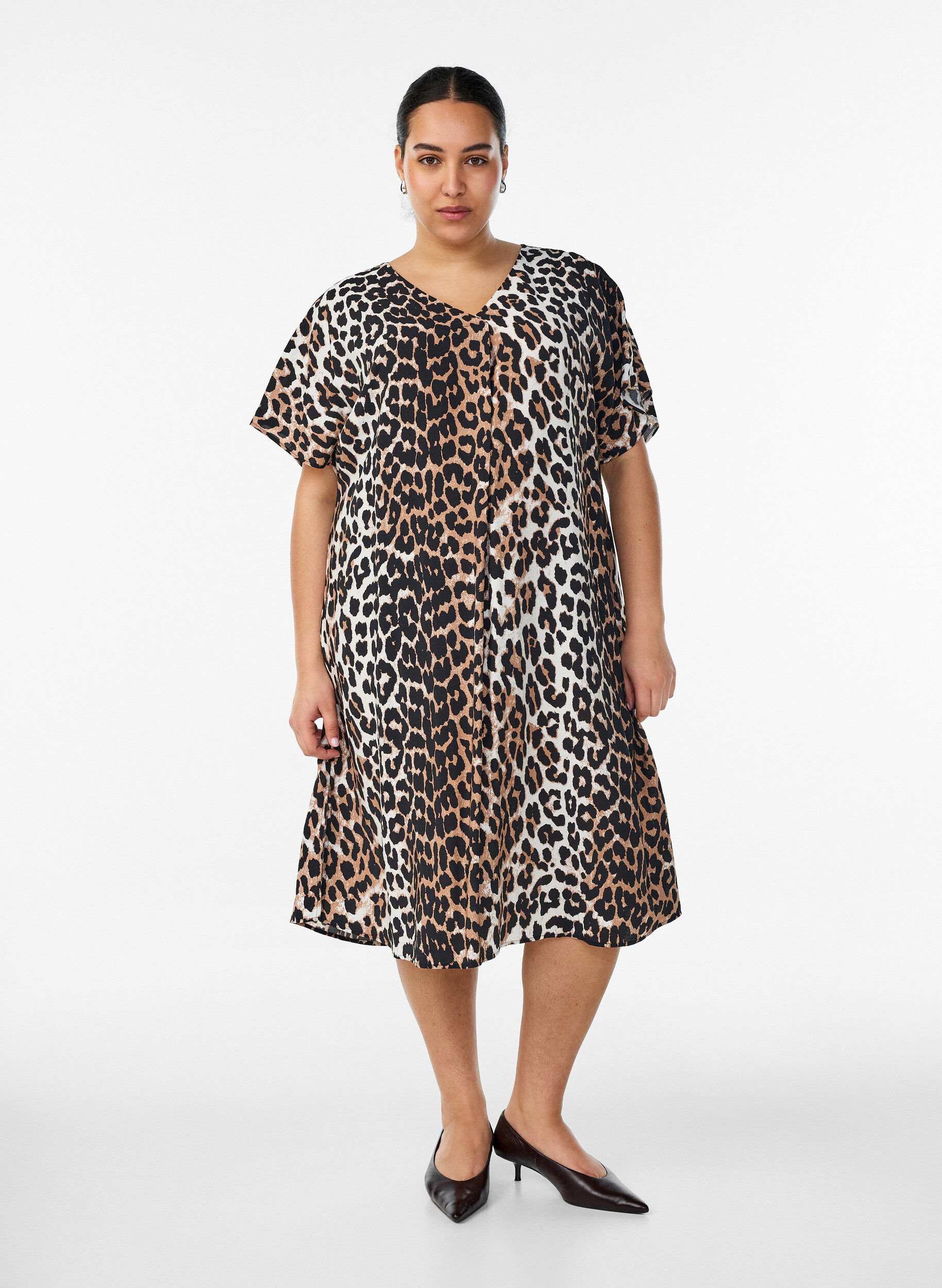 Viskoosimekko, jossa on V-p&auml;&auml;ntie, Ruskea, Model