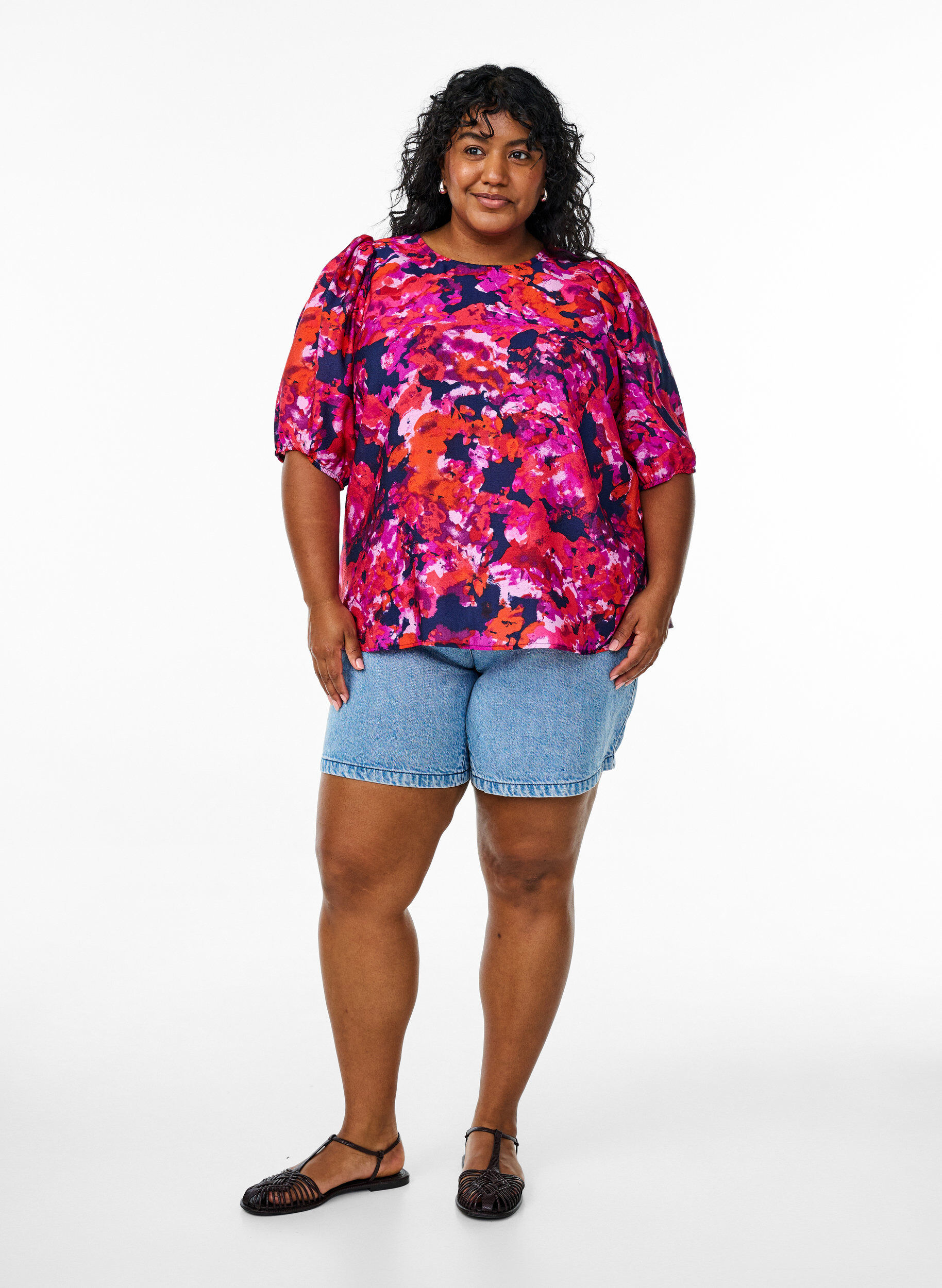 Zizzi Pusero, jossa on puolipitk&auml;t hihat ja v&auml;rik&auml;s kuvio, Vaaleanpunainen, Model image number 1