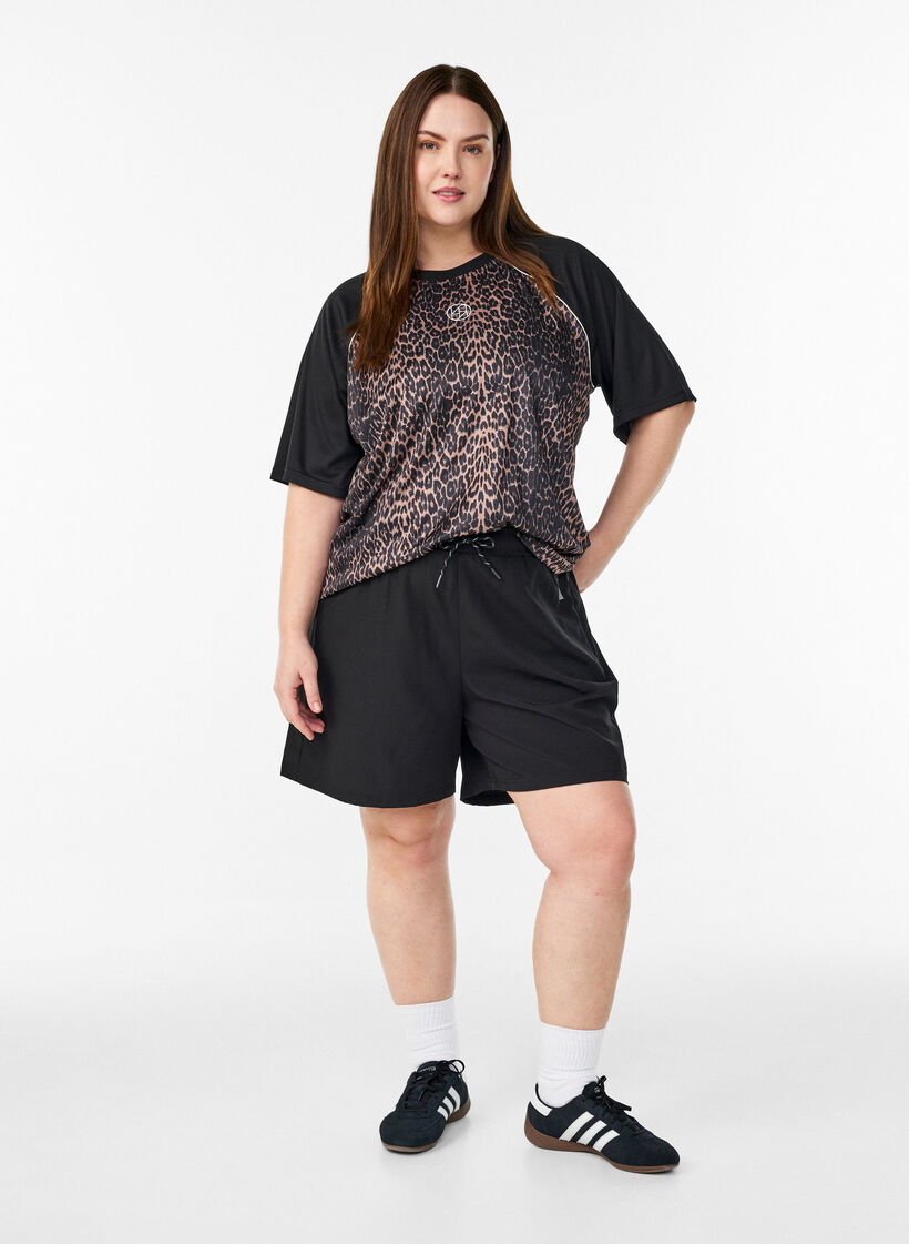 Leopardikuvioinen treenipaita raglanhihoilla, Ruskea, Model image number 1